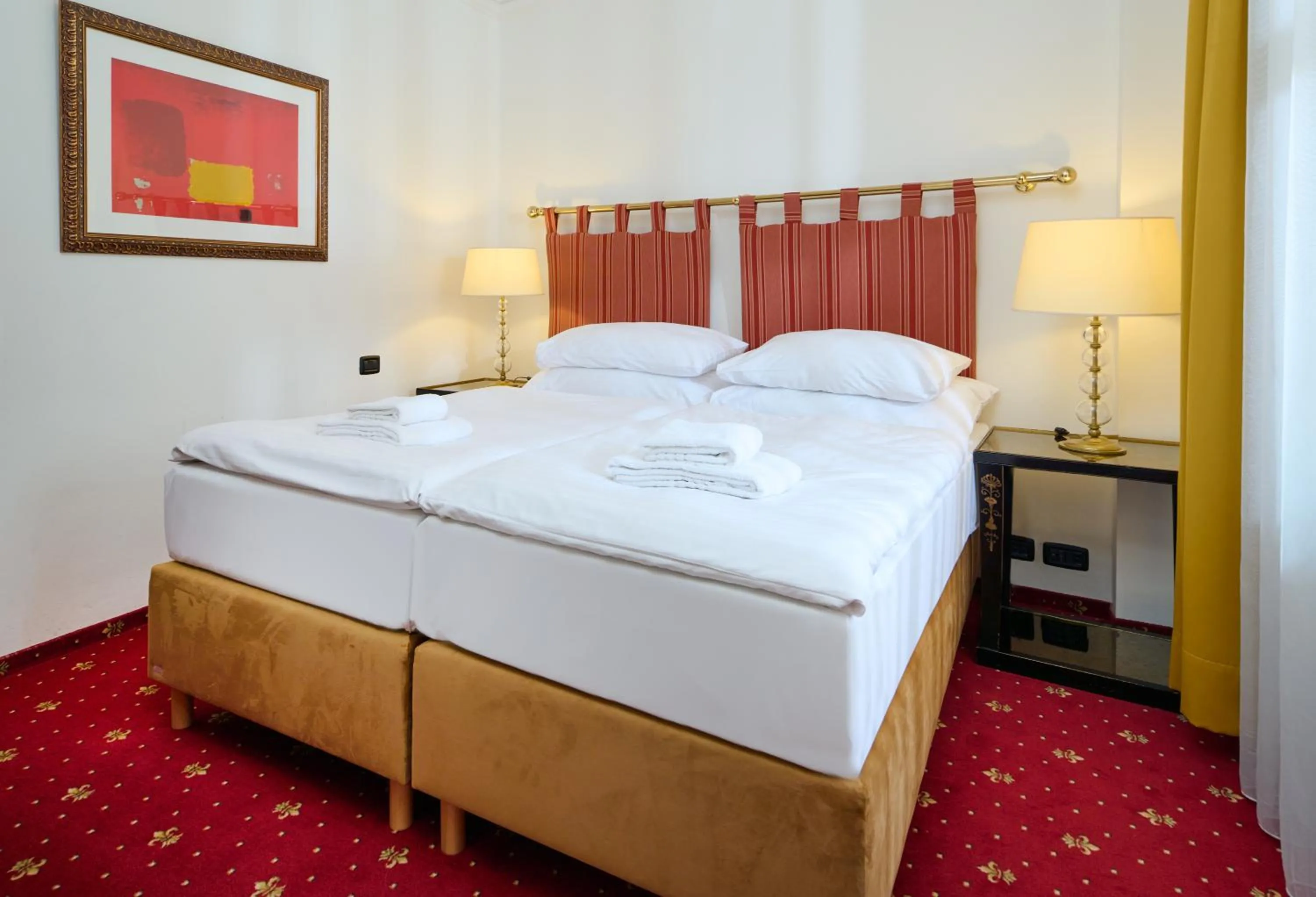 Bedroom, Bed in Hotel Bologna