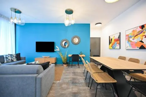 Colorful 2BR next to Gazoz Beach by HolyGuest