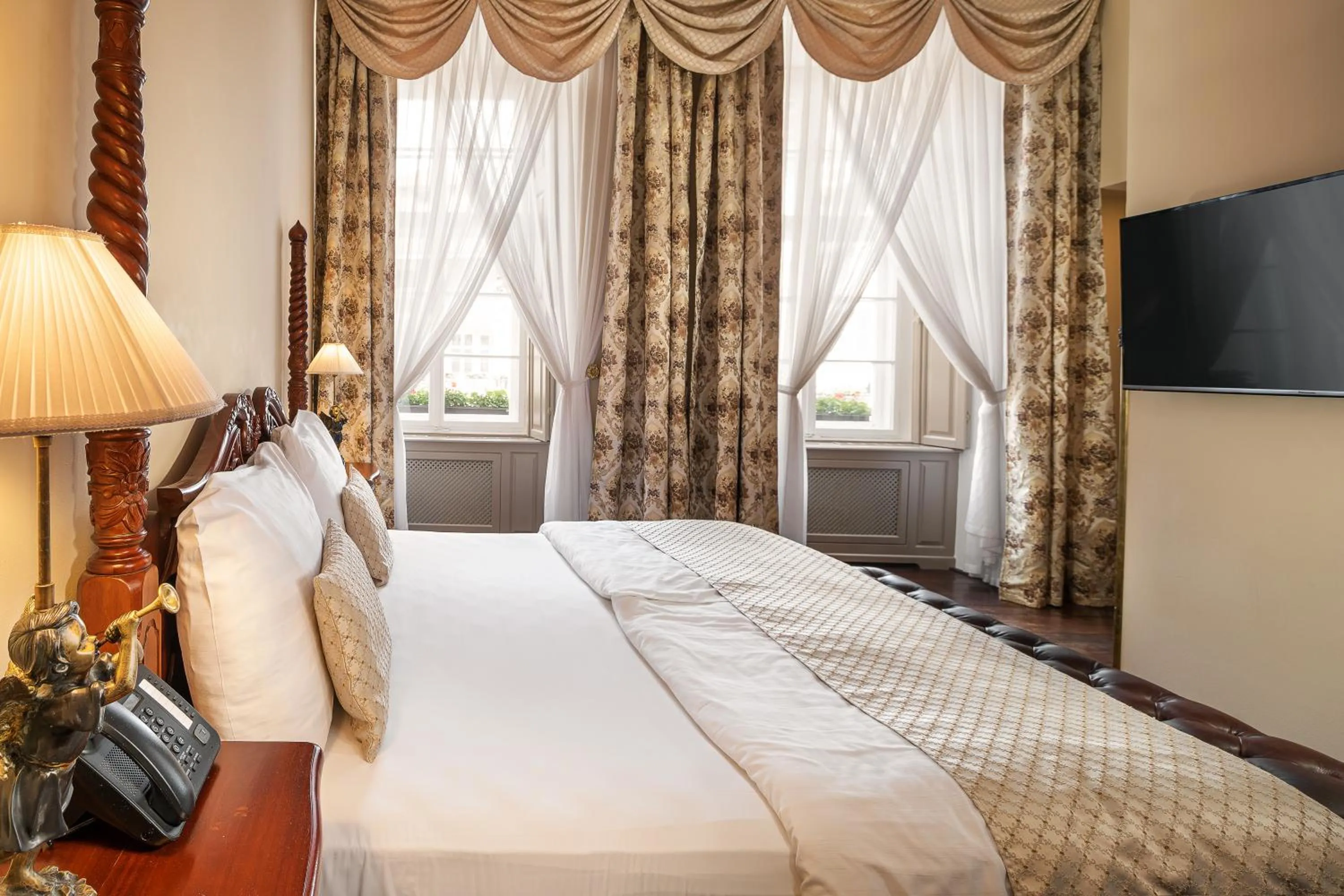 Bed in Iron Gate Hotel & Suites Prague by BHG