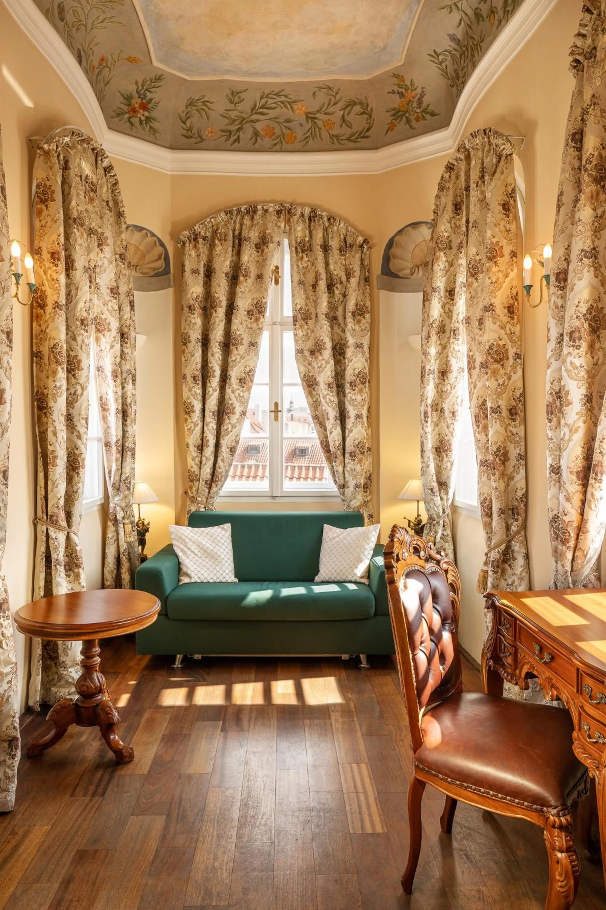 Living room in Iron Gate Hotel & Suites Prague by BHG