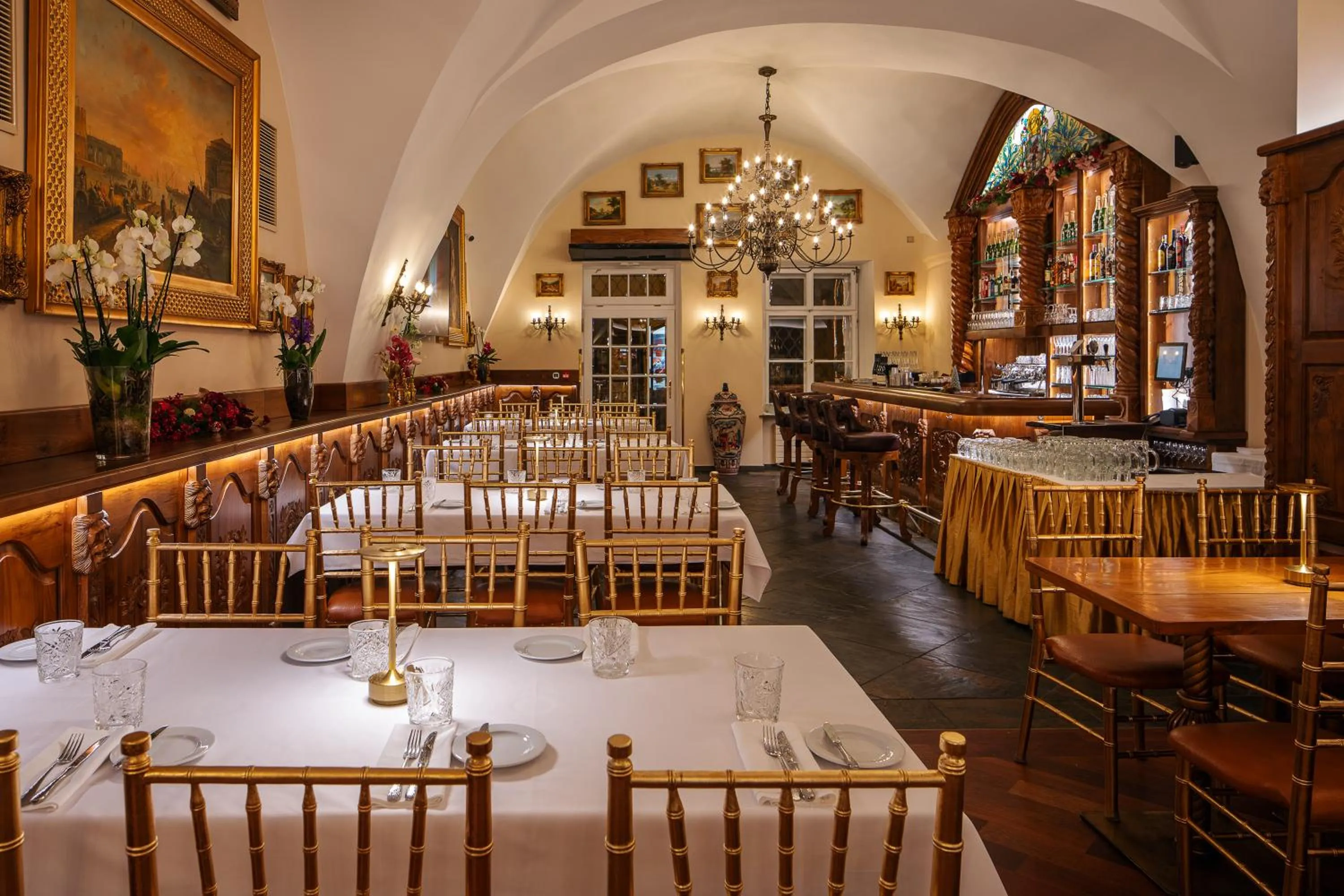Restaurant/places to eat in Iron Gate Hotel & Suites Prague by BHG