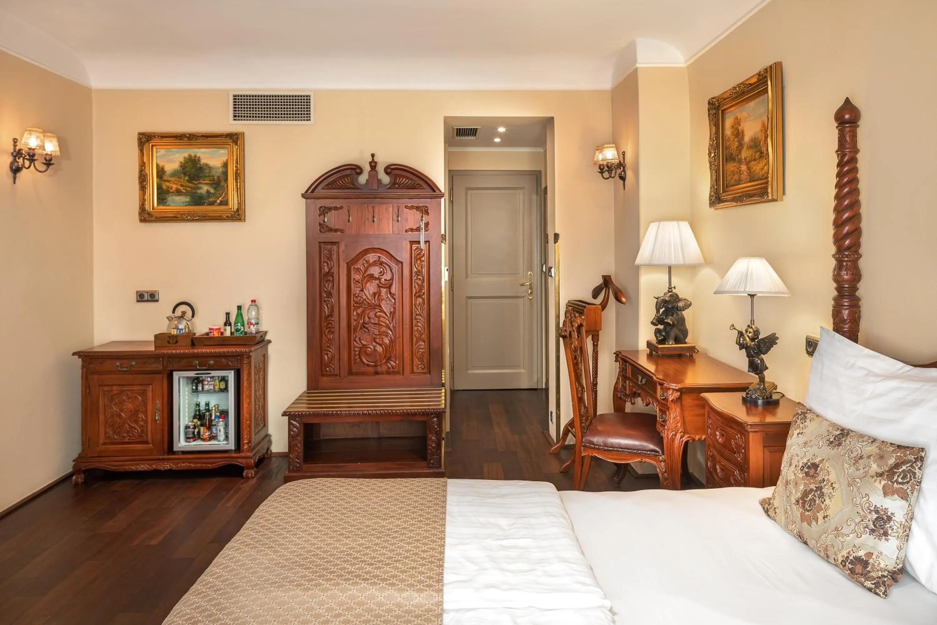 Bed in Iron Gate Hotel & Suites Prague by BHG