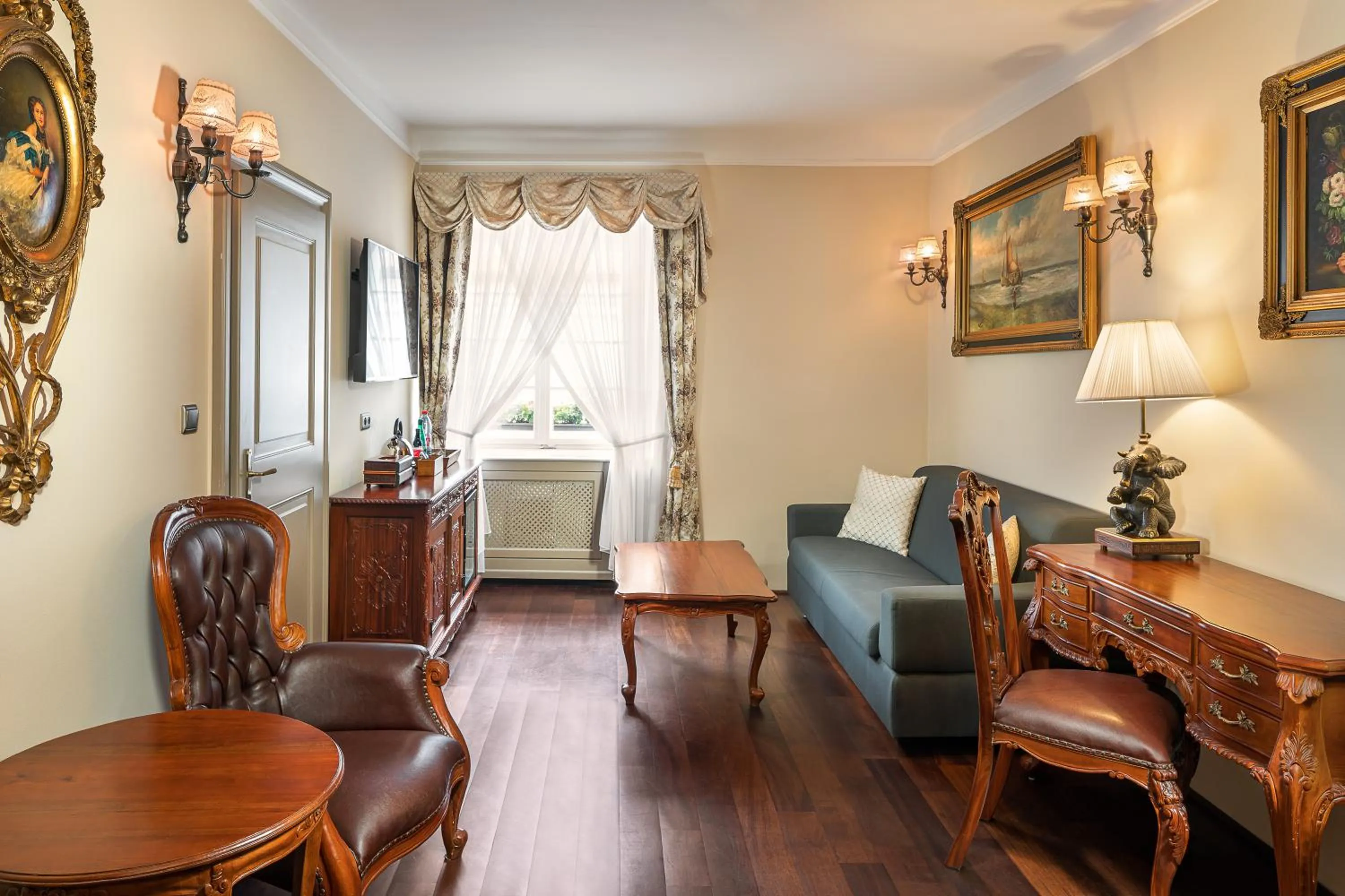 TV and multimedia in Iron Gate Hotel & Suites Prague by BHG