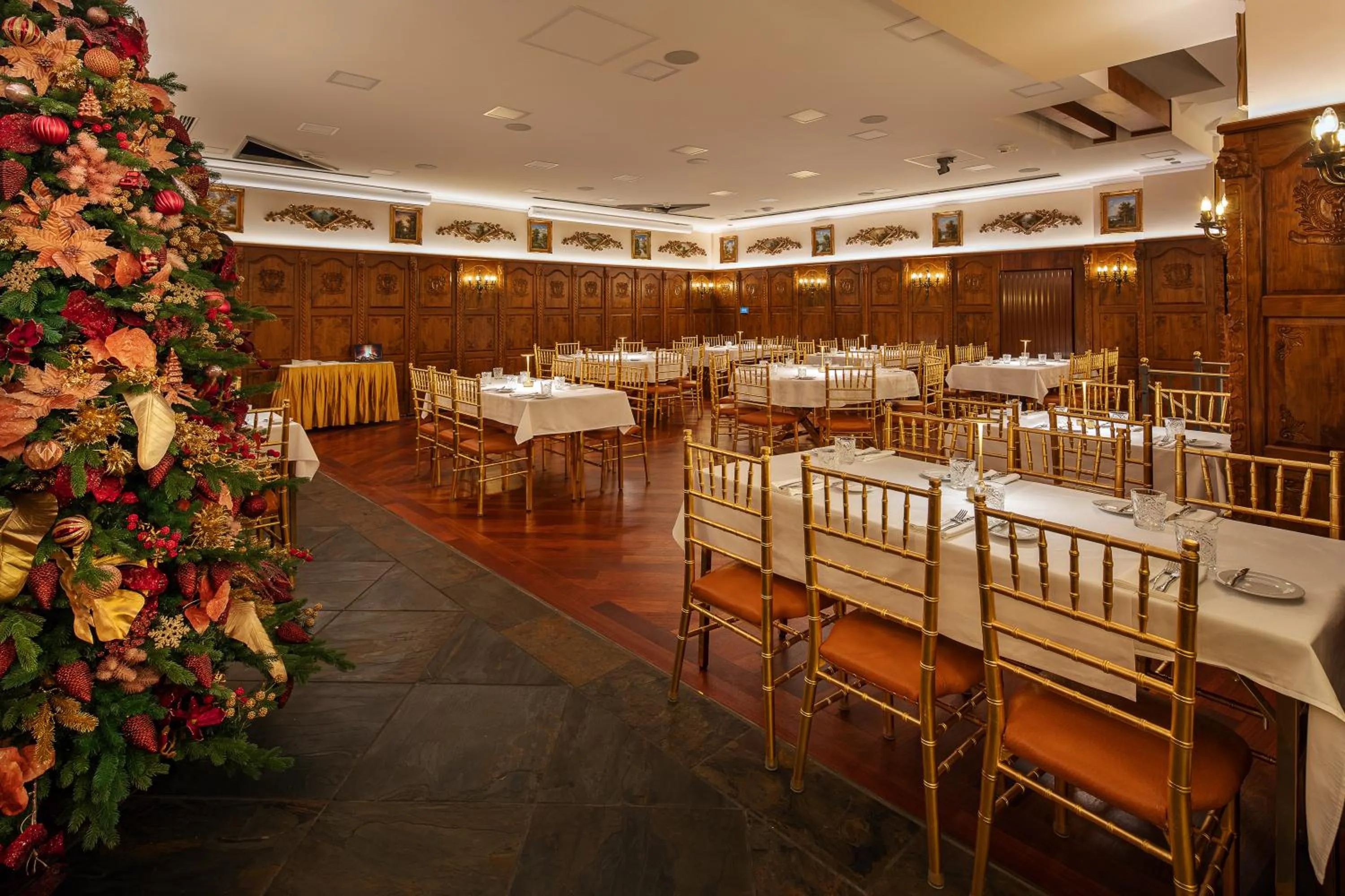 Restaurant/places to eat in Iron Gate Hotel & Suites Prague by BHG