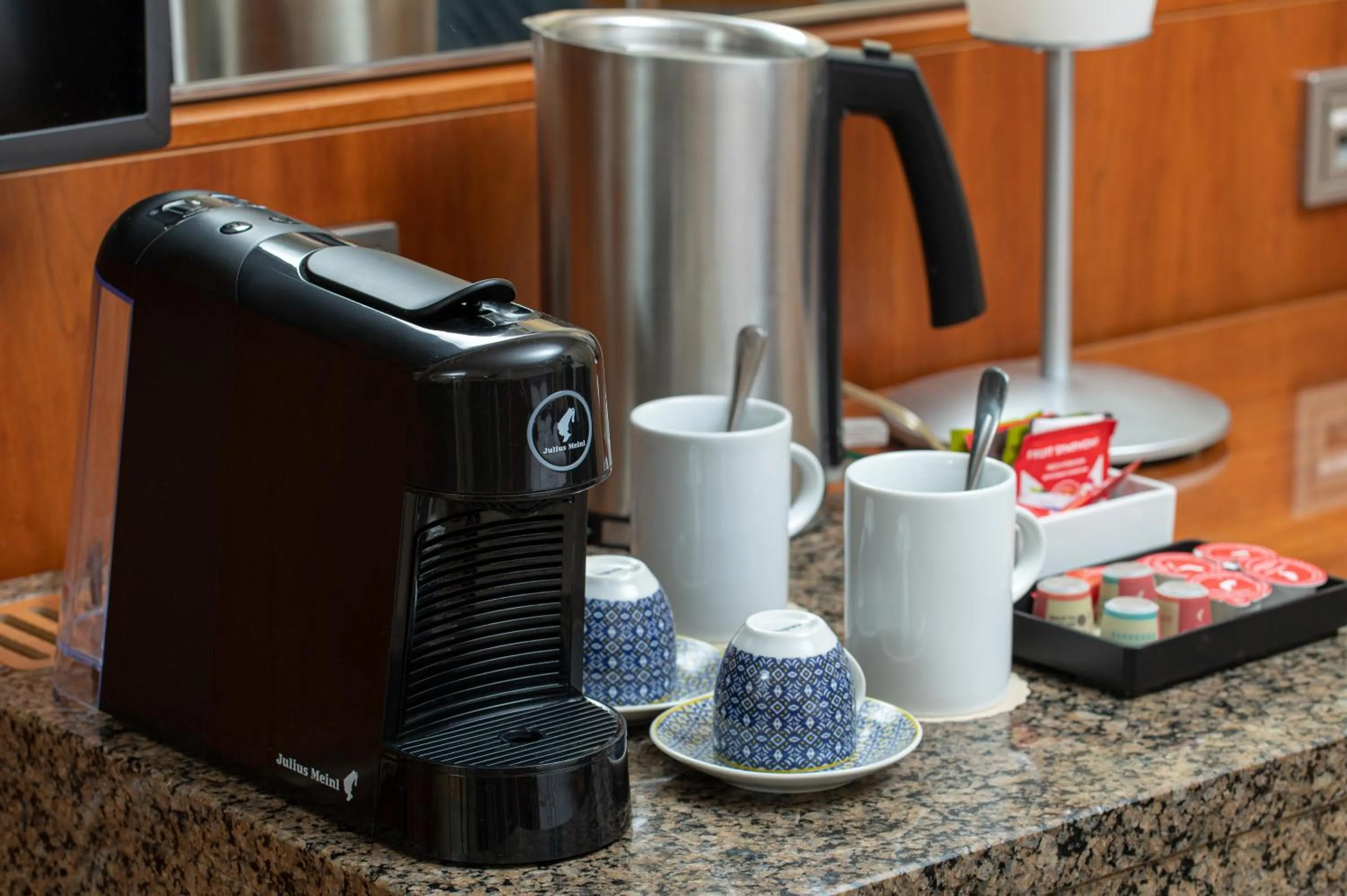 Coffee/tea facilities in K+K Hotel Central