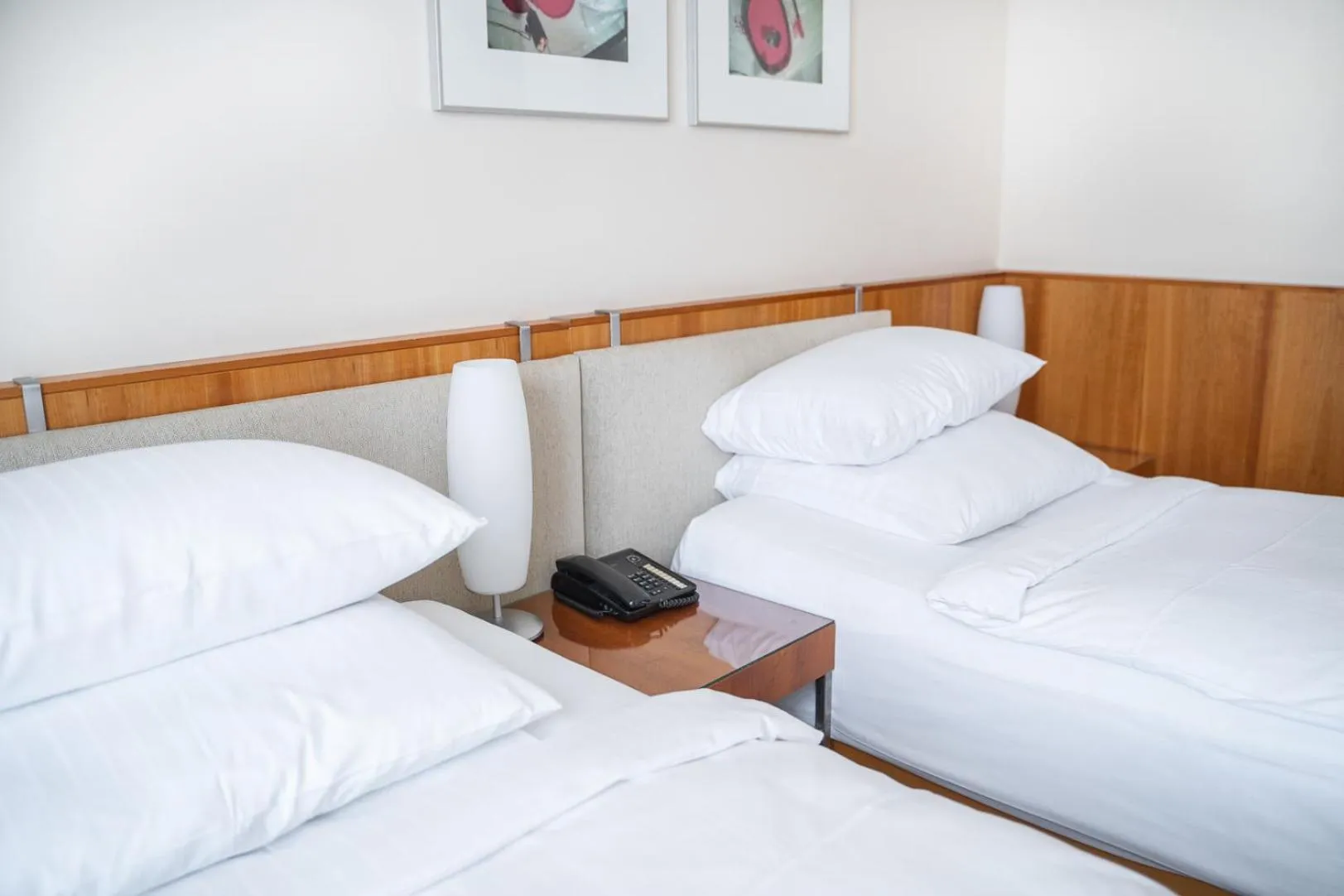 Bed in K+K Hotel Central