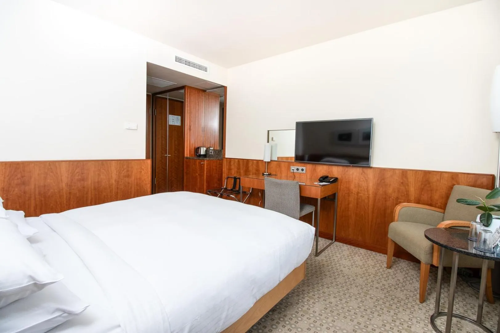 Bedroom, Bed in K+K Hotel Central