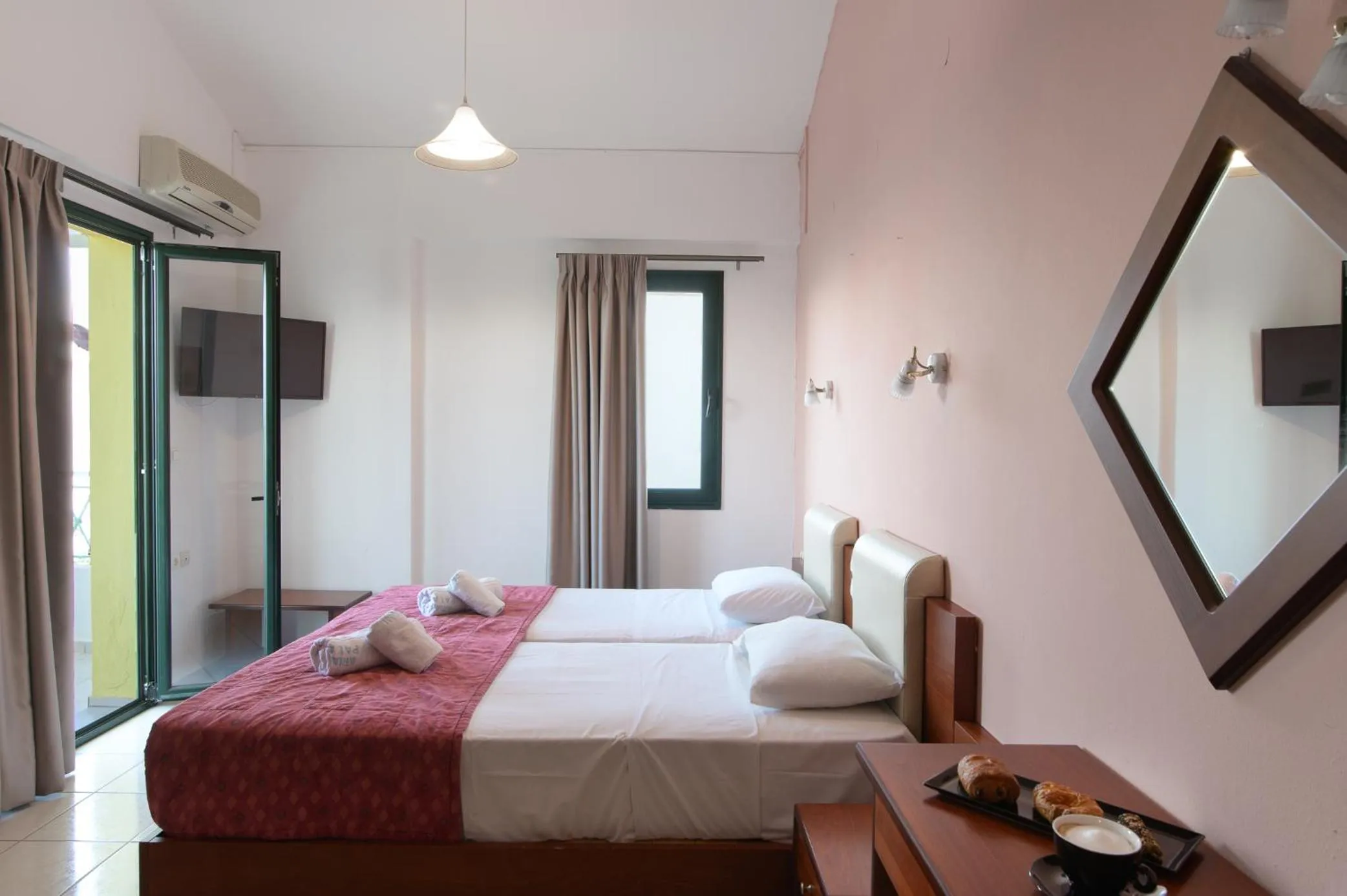 Bed in Ariadni Palace Apartments