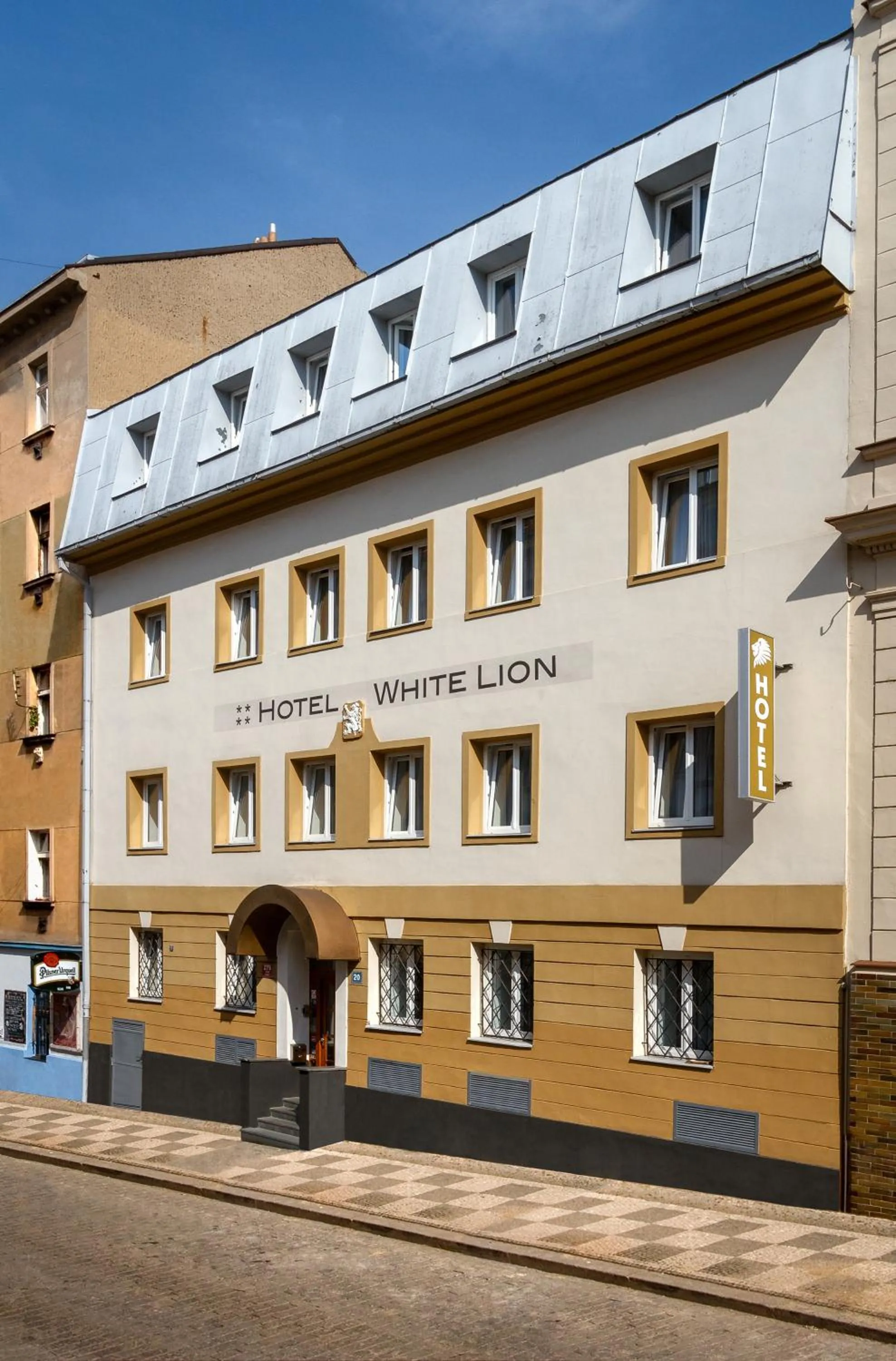Facade/entrance in Hotel White Lion