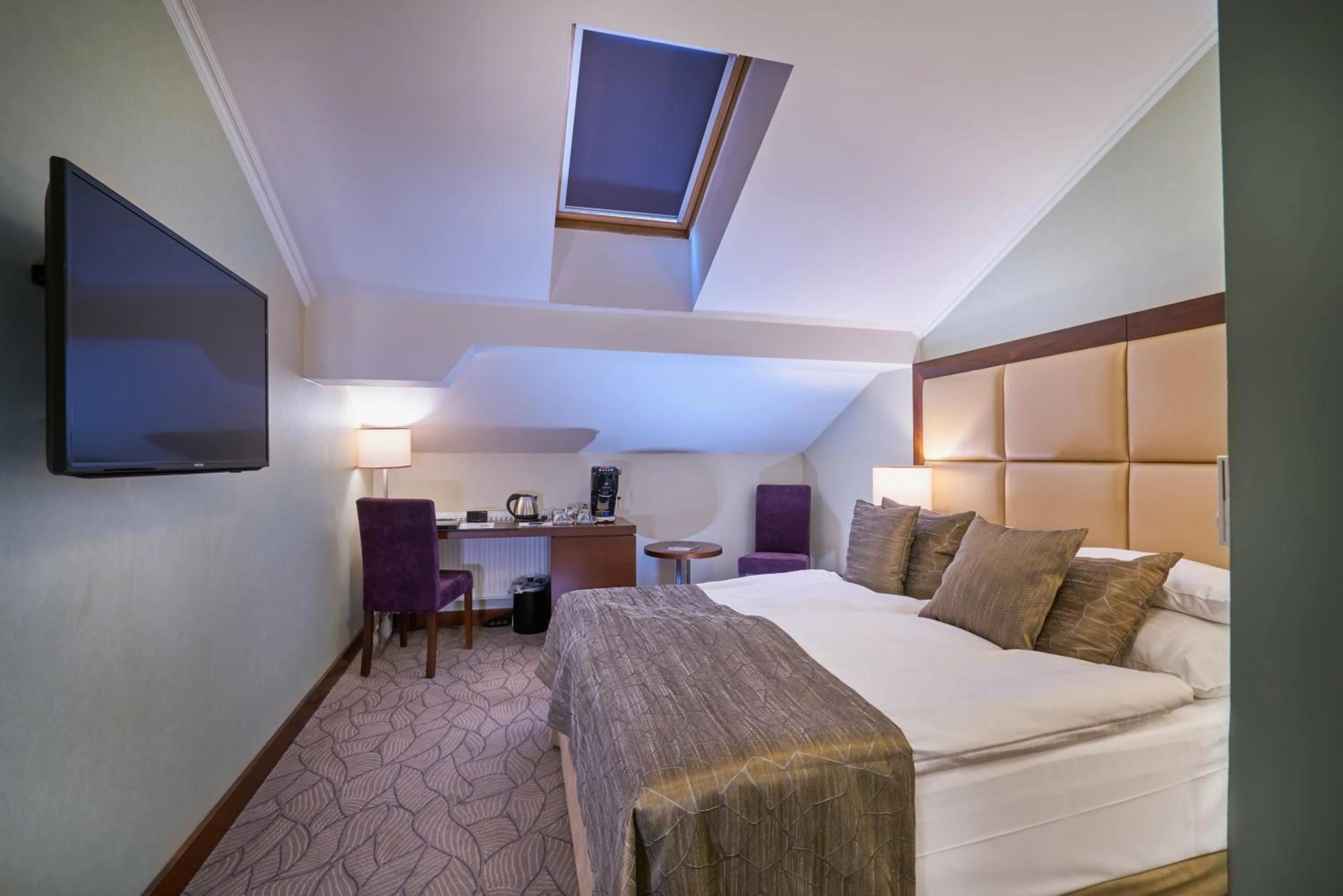 Bed in Kosher Hotel King David Prague