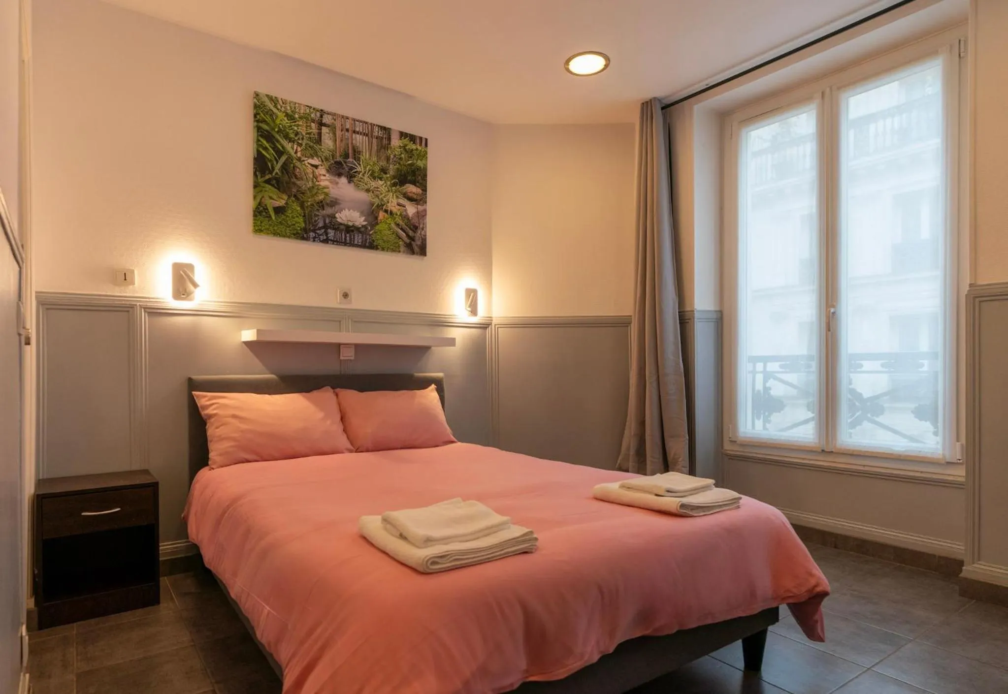 Bed in Hotel Geoffroy Marie Opéra