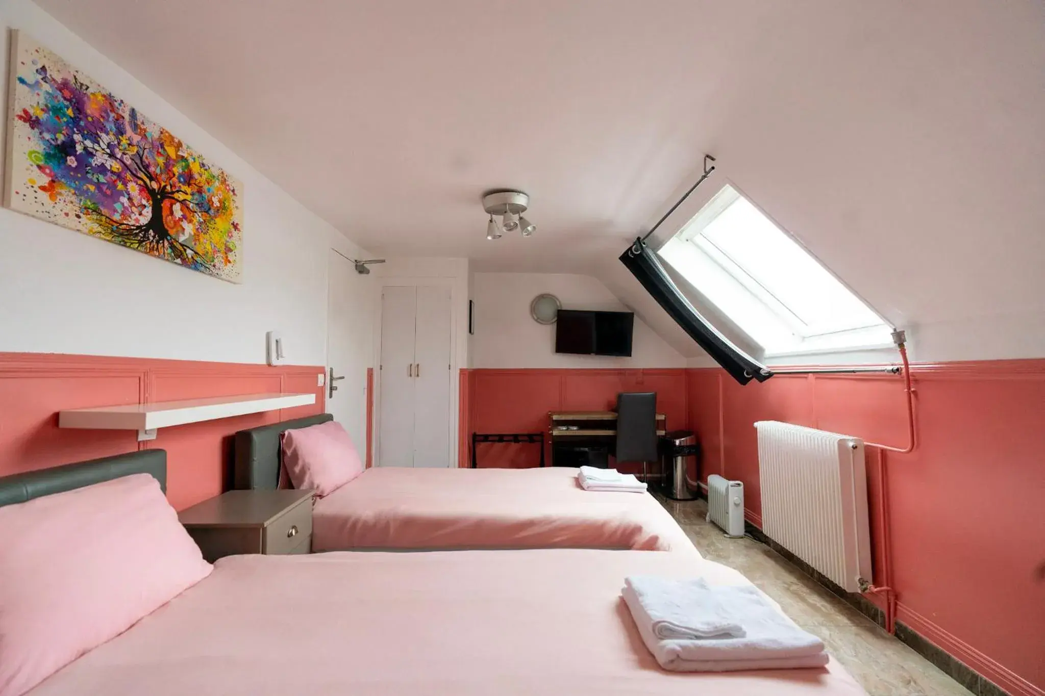 Twin Room in Hotel Geoffroy Marie Opéra Twin Room in Hotel Geoffroy Marie Opéra