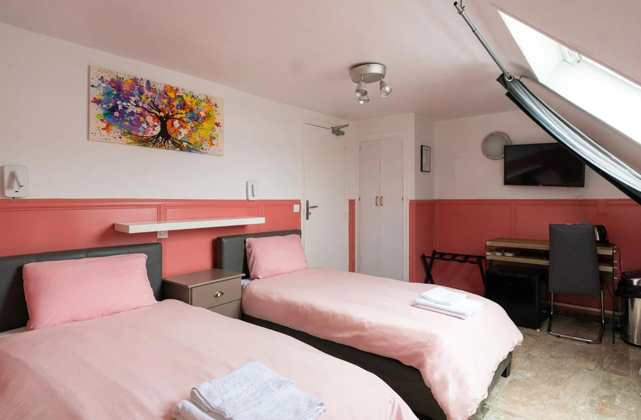 Bed in Hotel Geoffroy Marie Opéra