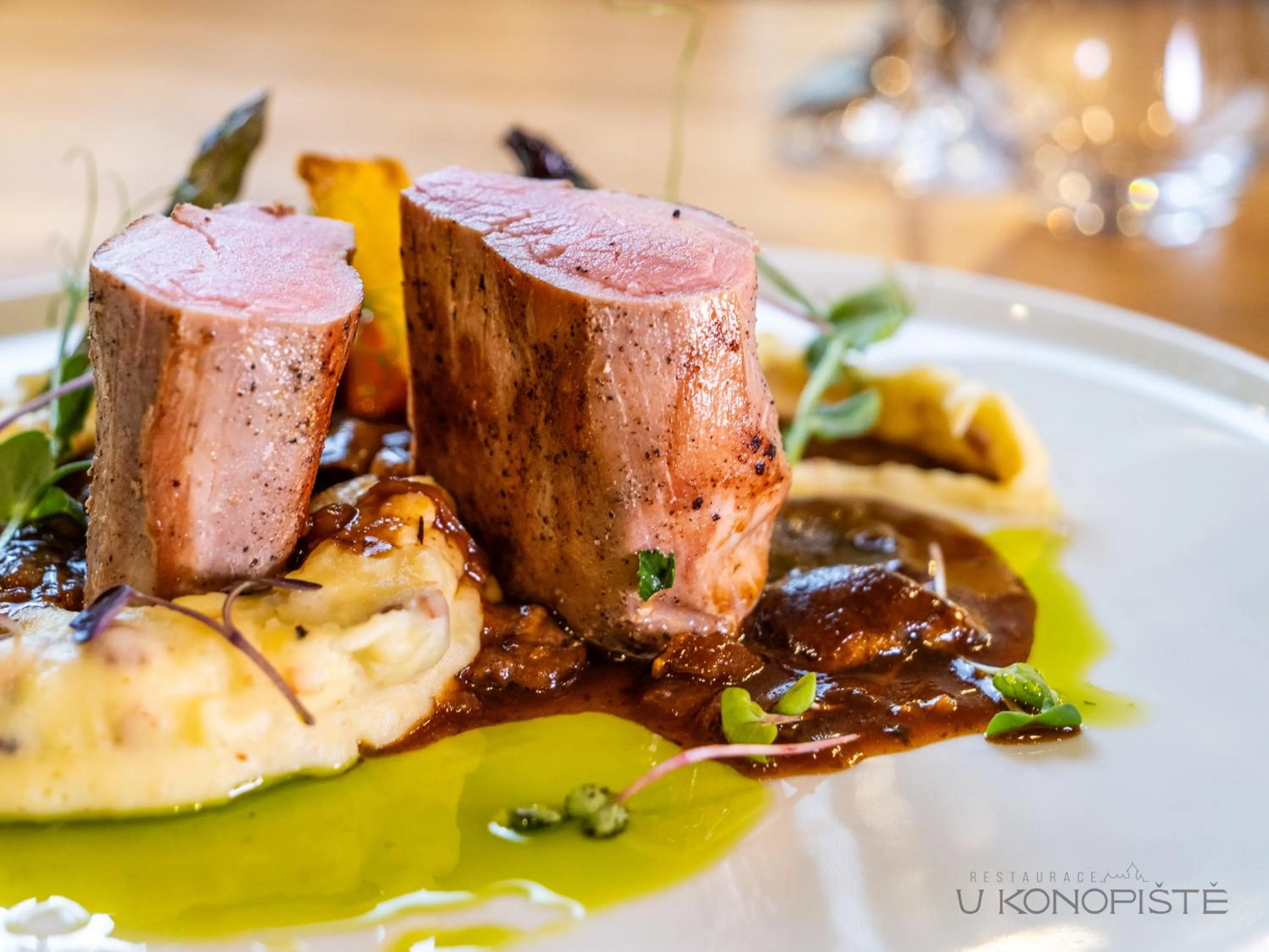 Restaurant/places to eat in Hotel Benica