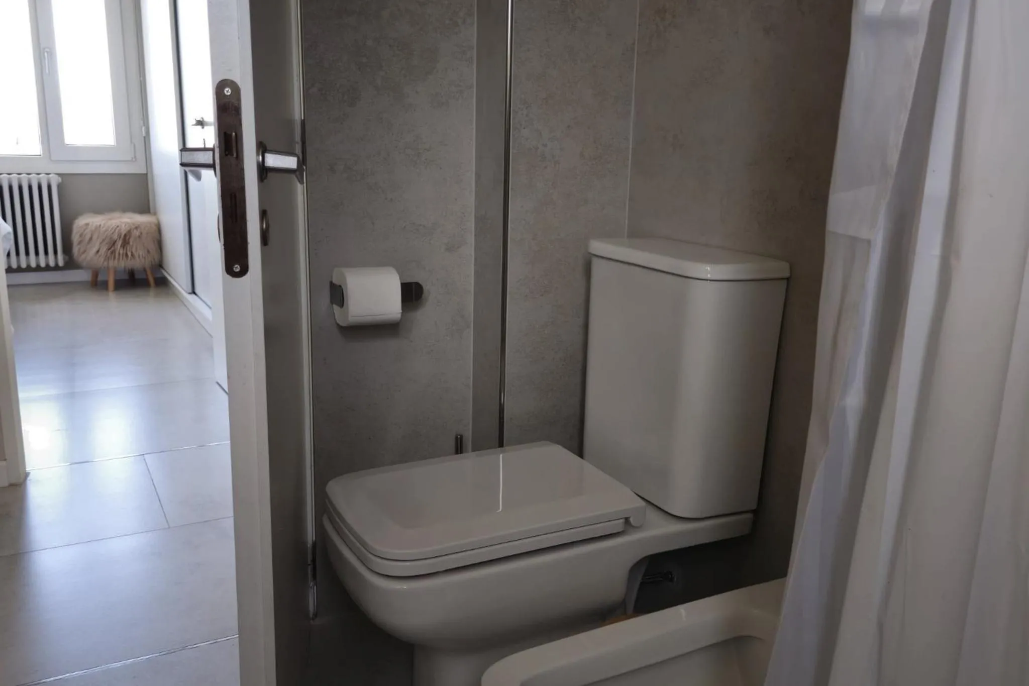 Toilet in Departamento completo en San Carlos de Bariloche, Argentina