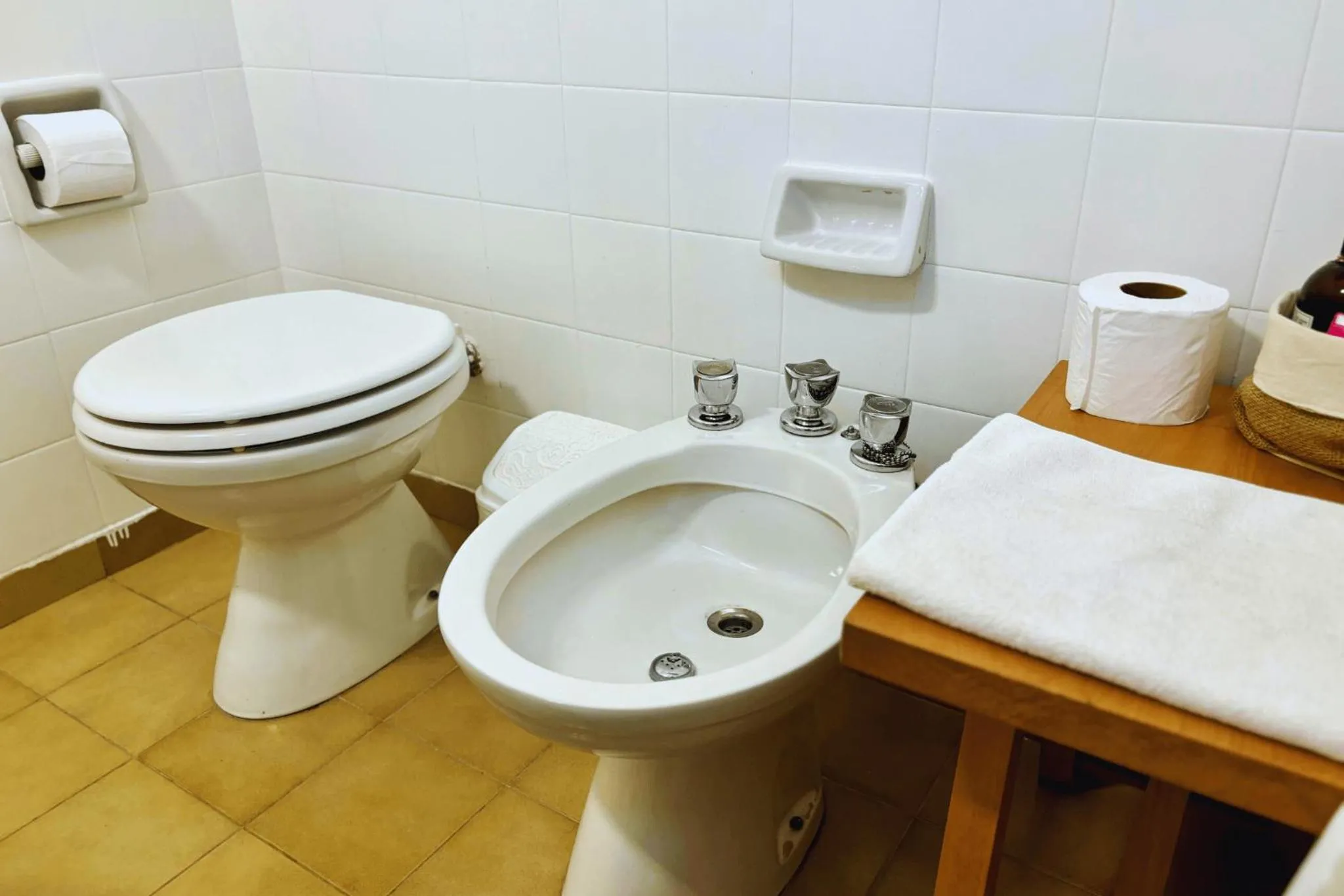 Toilet in Departamento completo en San Carlos de Bariloche, Argentina