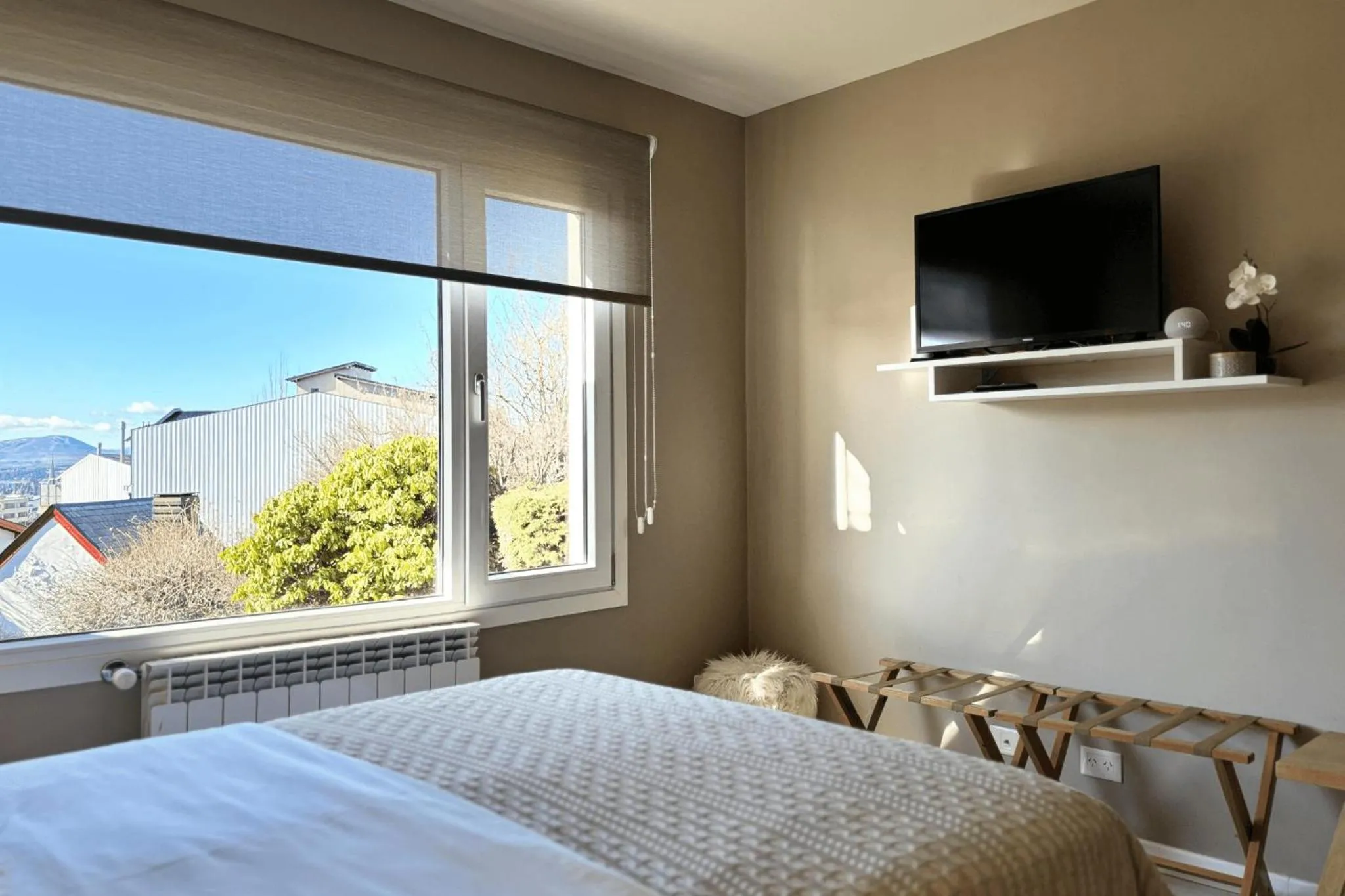 TV and multimedia, Bed in Departamento completo en San Carlos de Bariloche, Argentina