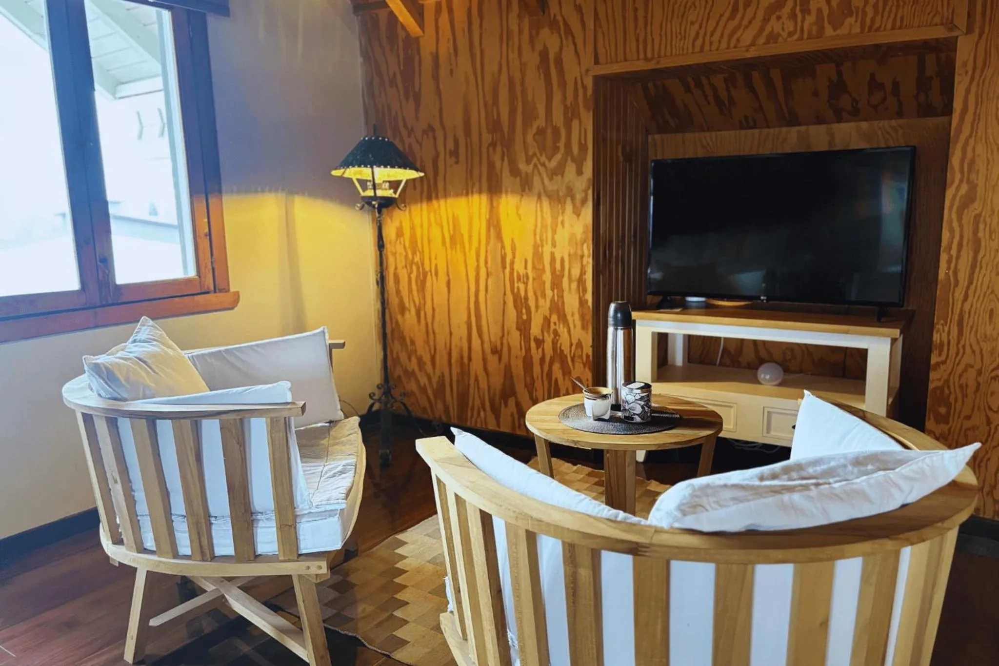 Seating area in Departamento completo en San Carlos de Bariloche, Argentina