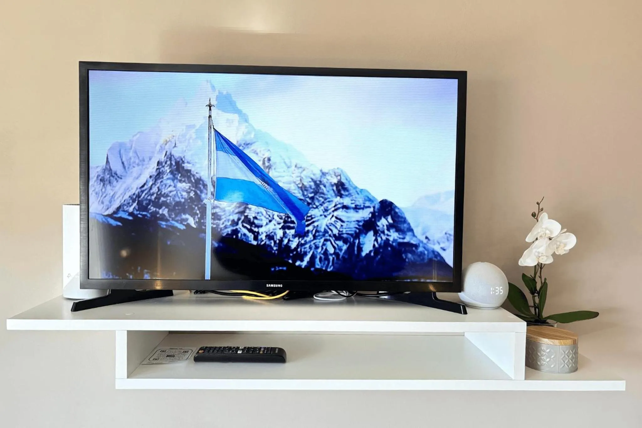 TV and multimedia in Departamento completo en San Carlos de Bariloche, Argentina
