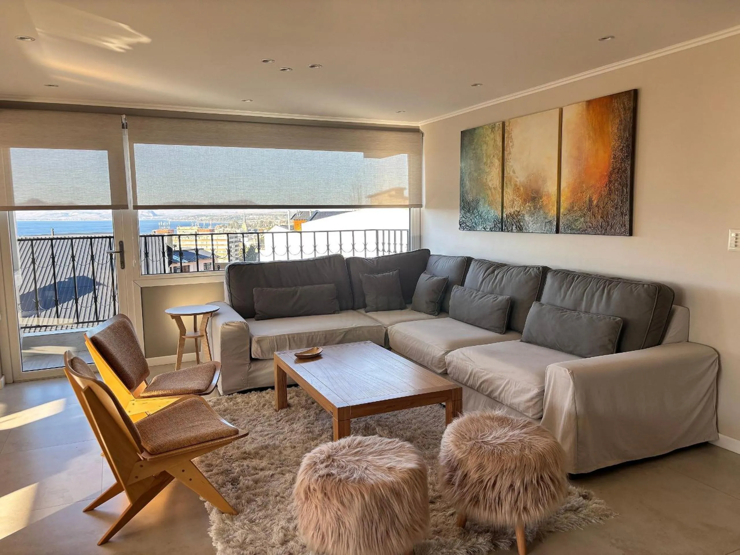 Seating area in Departamento completo en San Carlos de Bariloche, Argentina