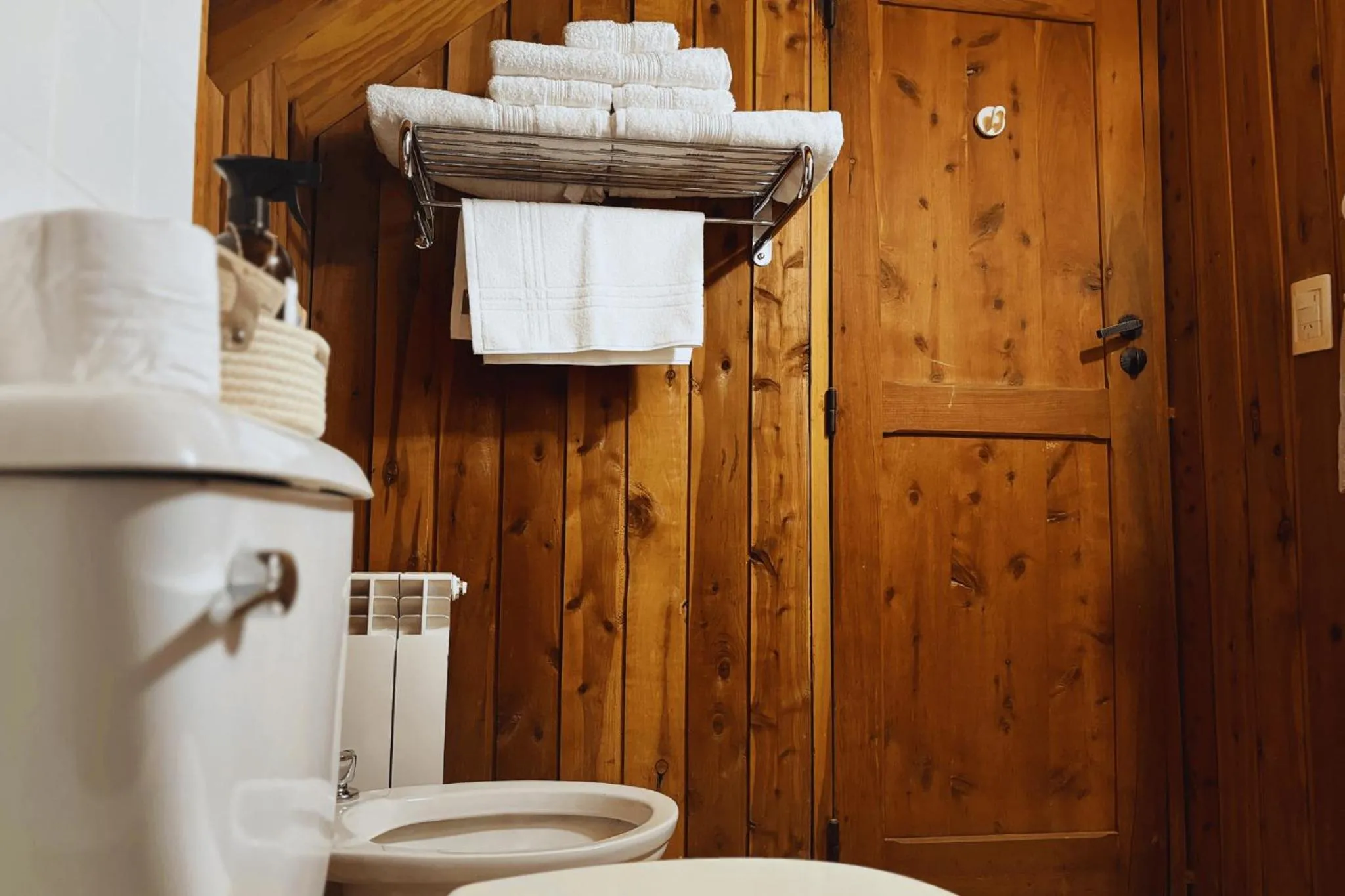 Toilet in Departamento completo en San Carlos de Bariloche, Argentina