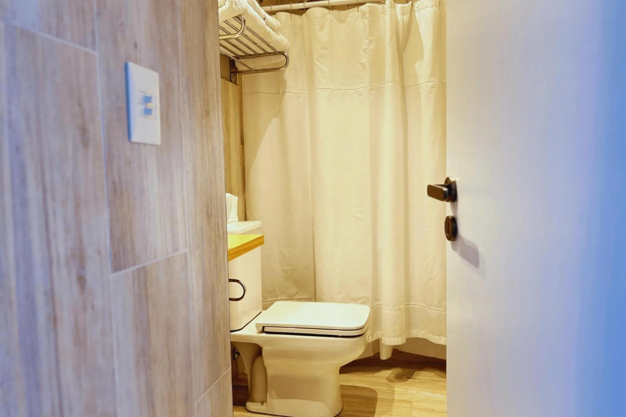 Toilet in Departamento completo en San Carlos de Bariloche, Argentina