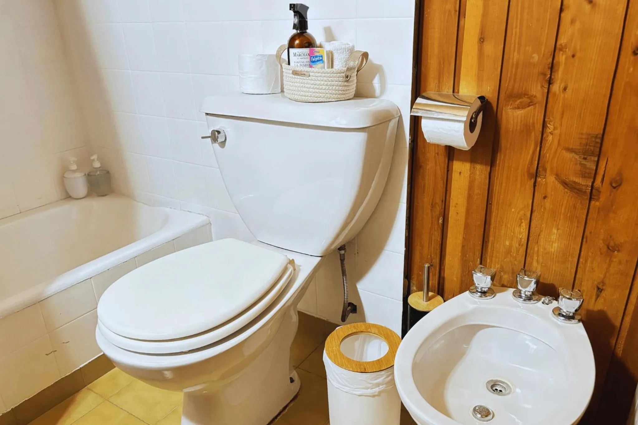 Toilet in Departamento completo en San Carlos de Bariloche, Argentina