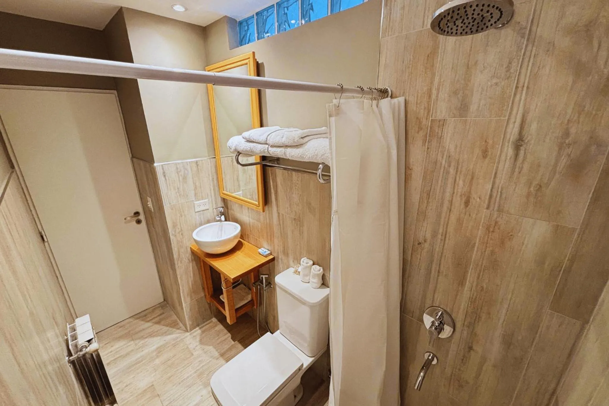 Toilet in Departamento completo en San Carlos de Bariloche, Argentina
