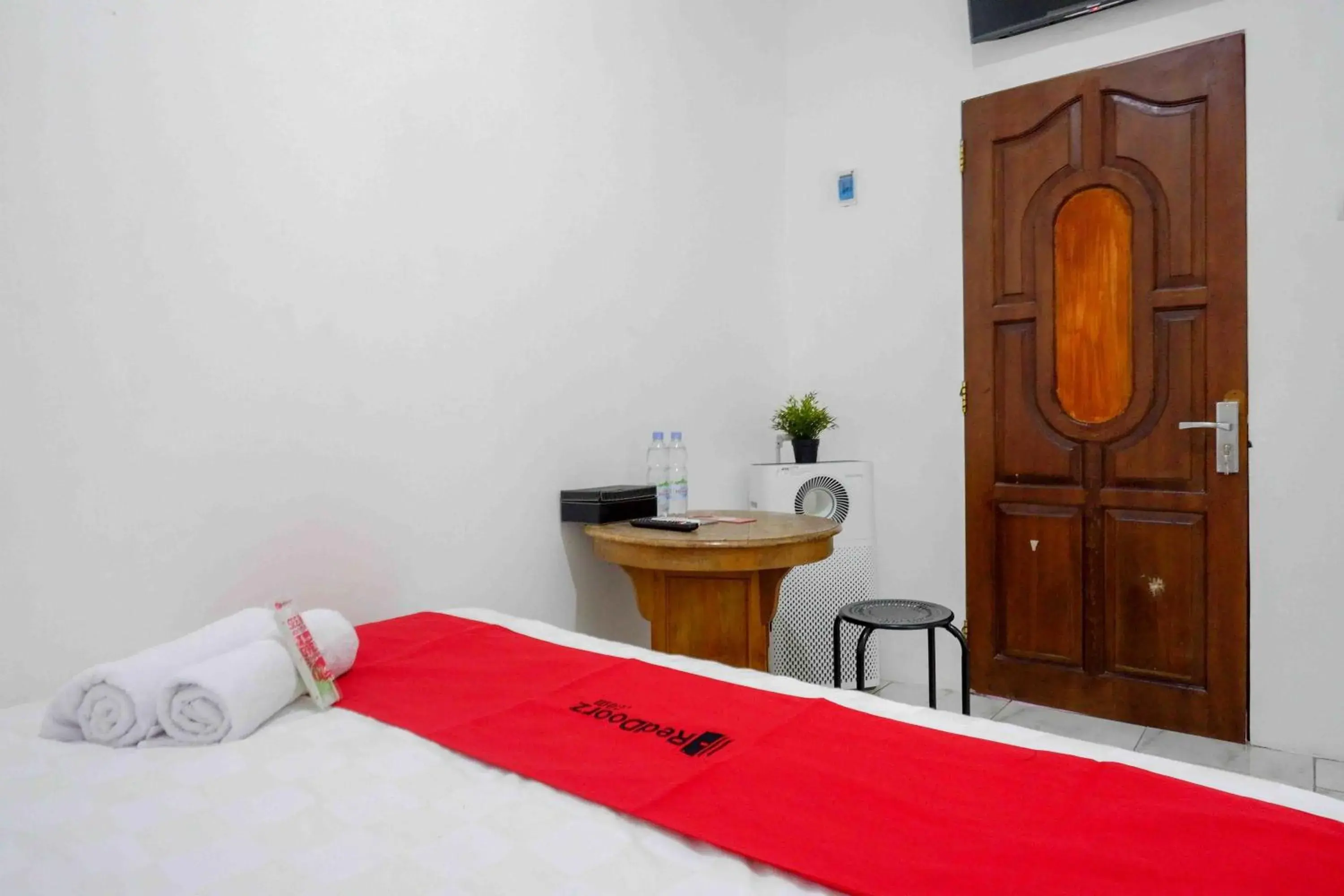 Bed in RedDoorz near GOR Jatidiri Semarang Bed in RedDoorz near GOR Jatidiri Semarang