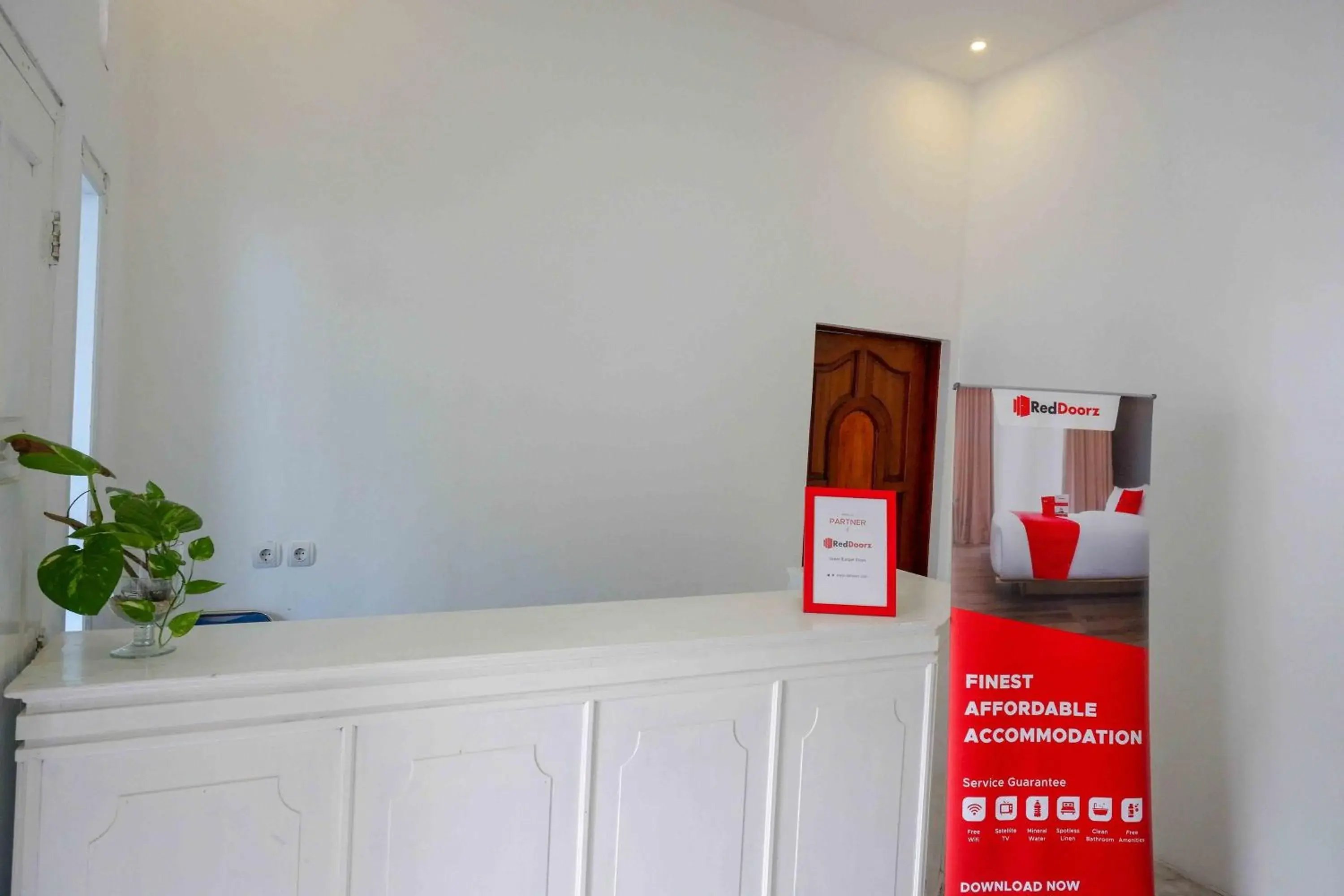 Facade/entrance in RedDoorz near GOR Jatidiri Semarang Facade/entrance in RedDoorz near GOR Jatidiri Semarang