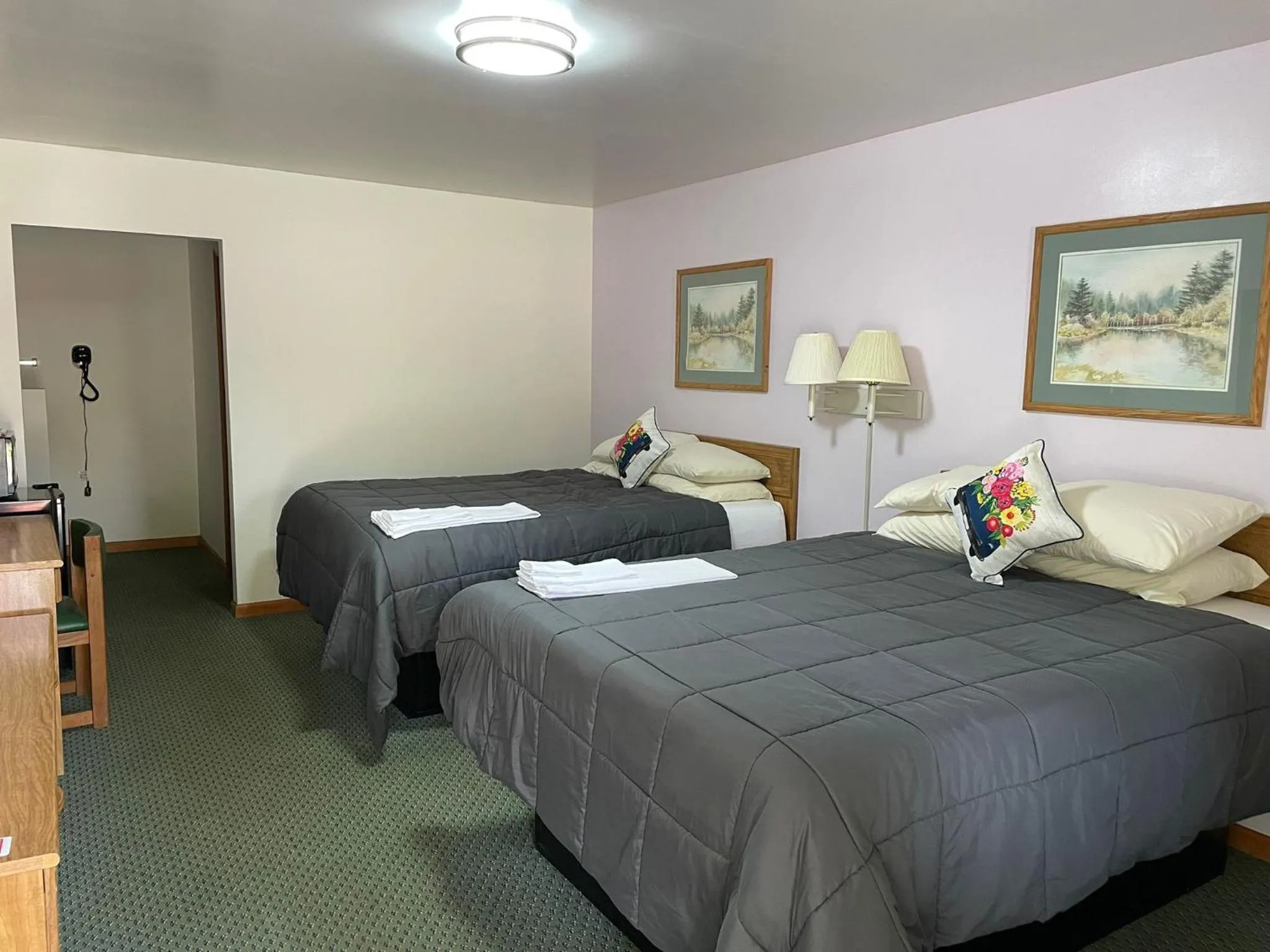 Bed in PINE VALLEY MOTEL