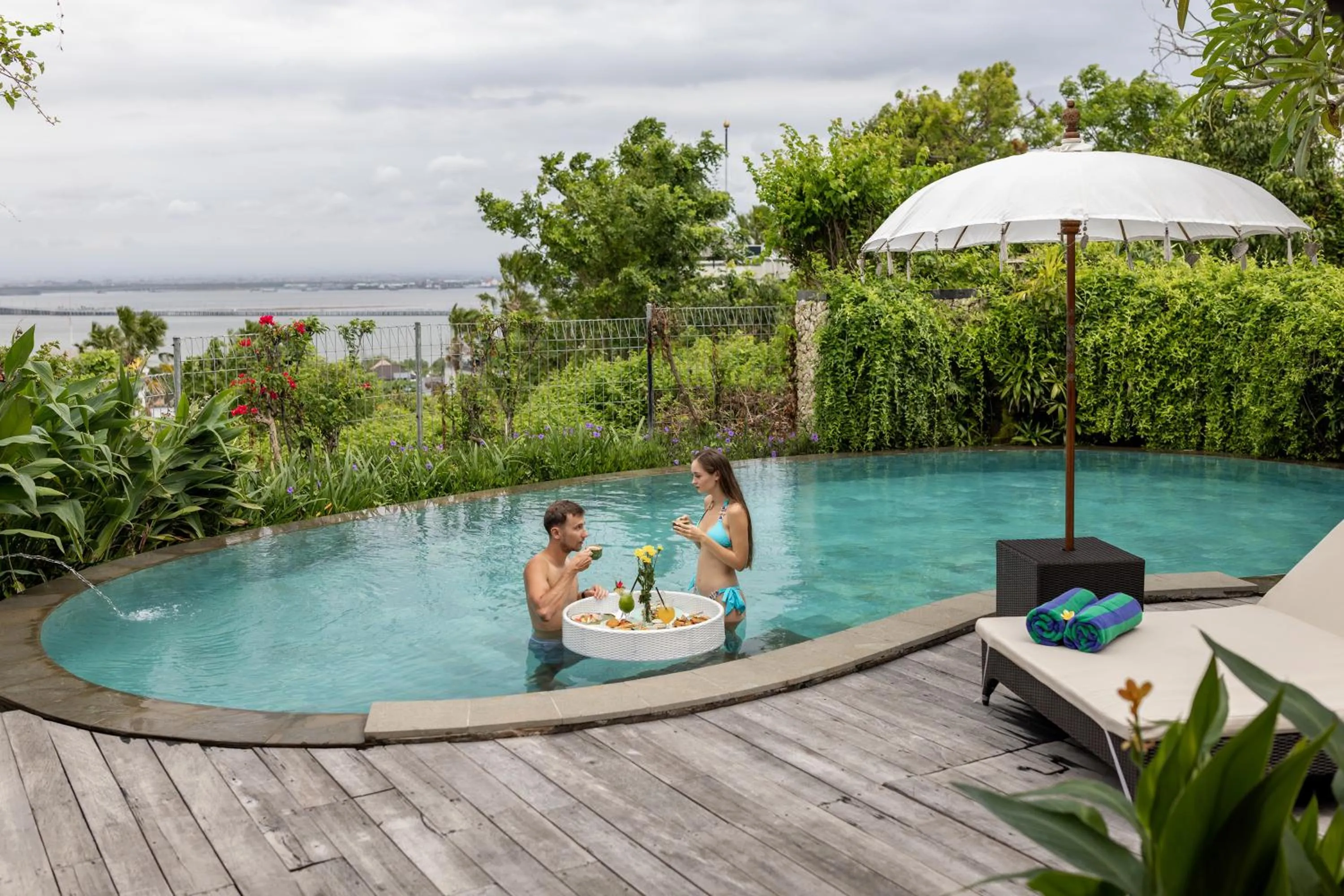 Swimming pool in Giri Bhagawan Villas & Spa