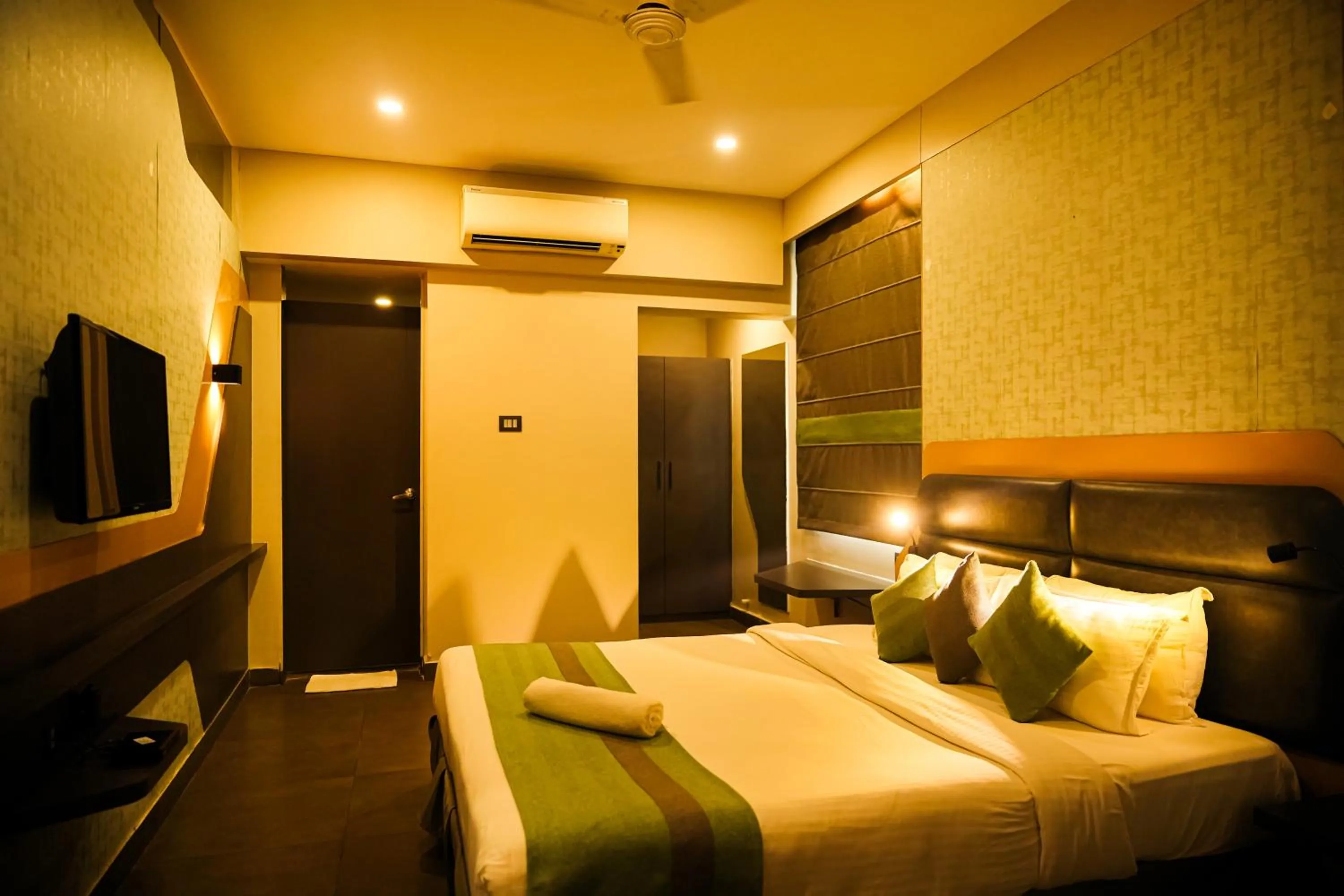 Bed in THE CENT HOTEL