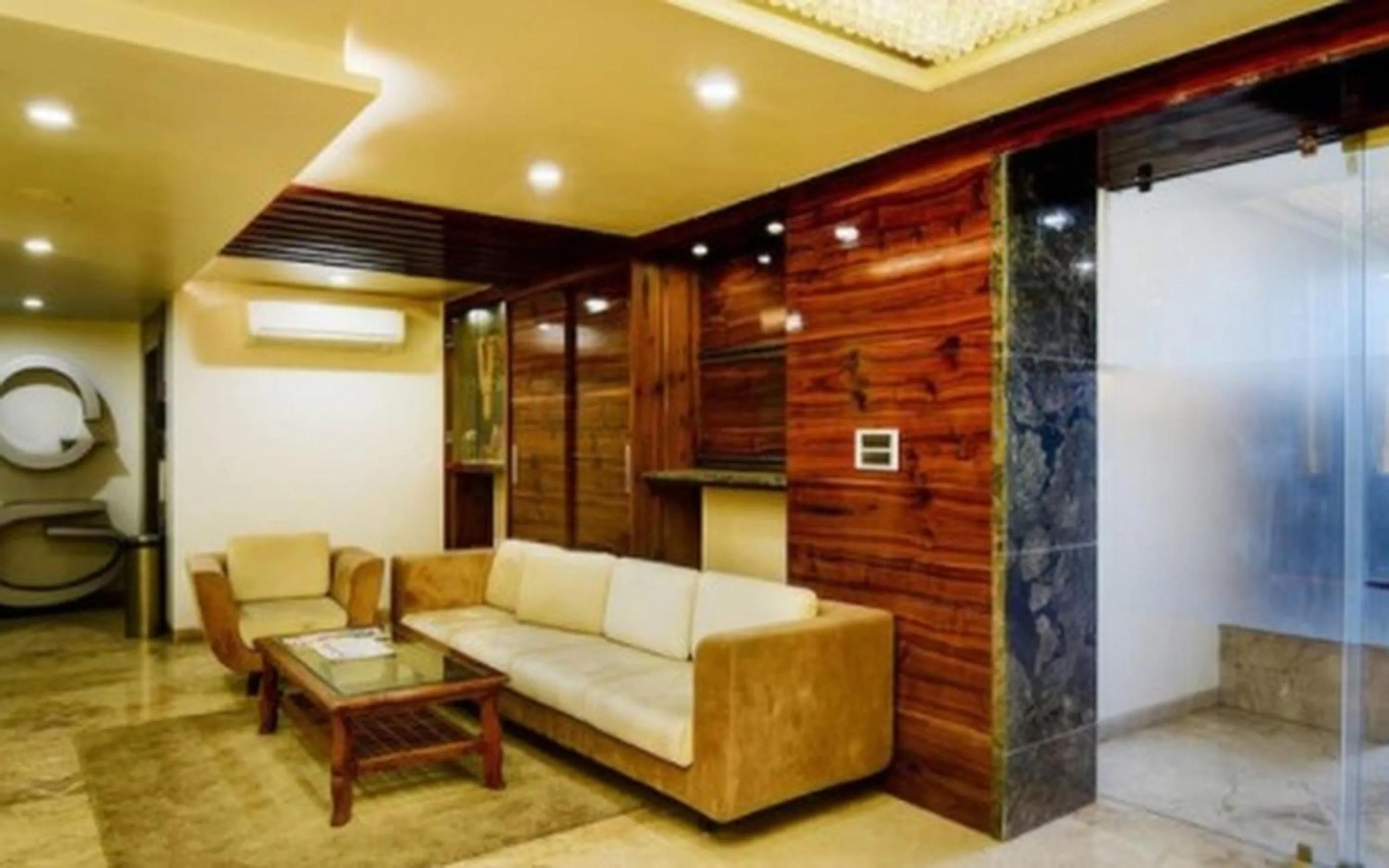 Lobby or reception in Jewel Palace, Bhopal