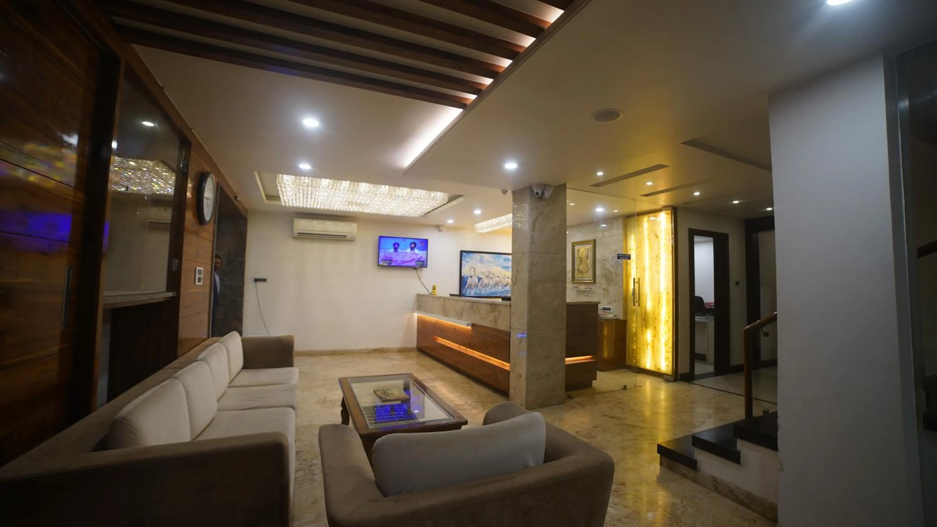 Lobby or reception in Jewel Palace, Bhopal