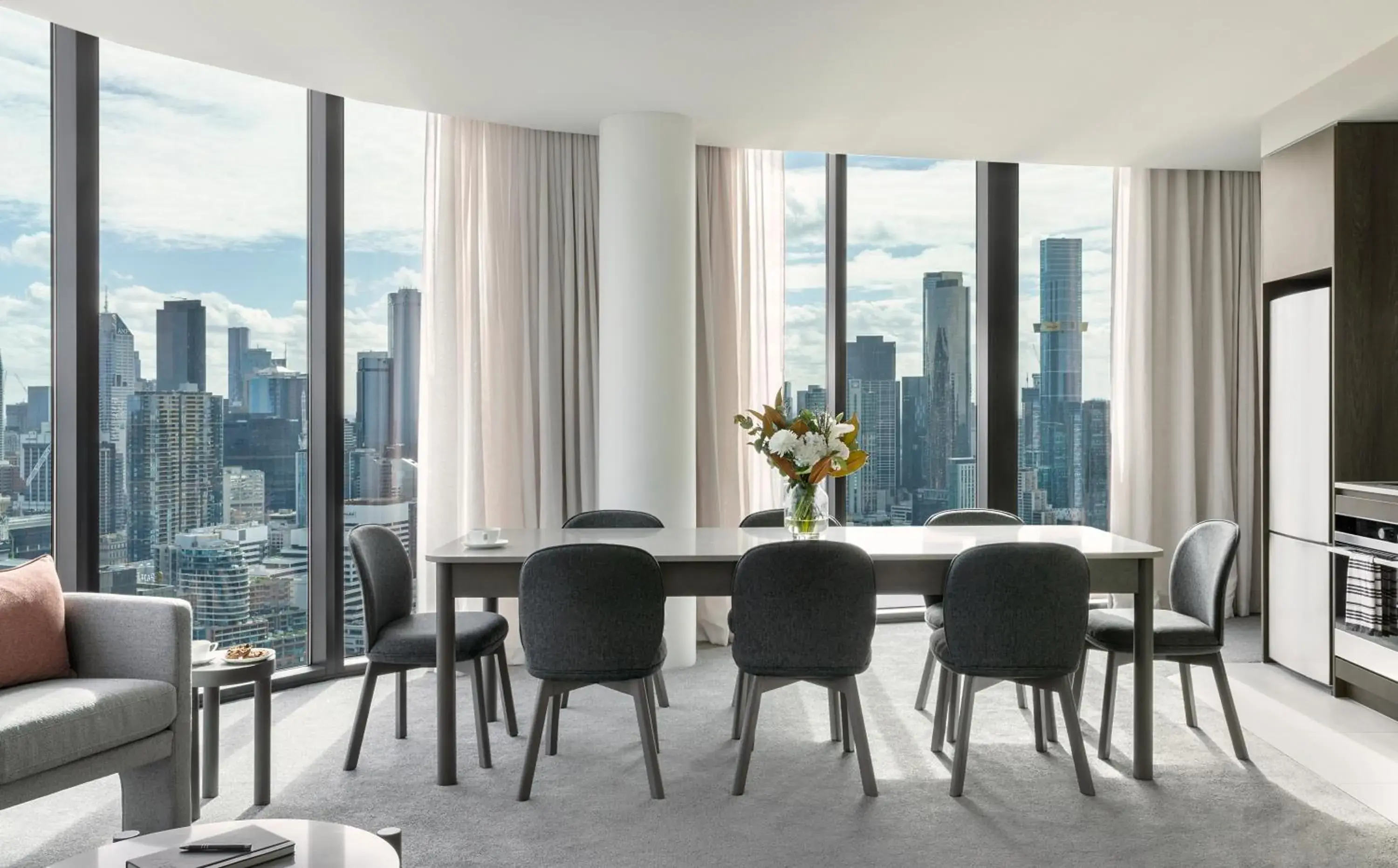 Living room in Oakwood Premier Melbourne Living room in Oakwood Premier Melbourne