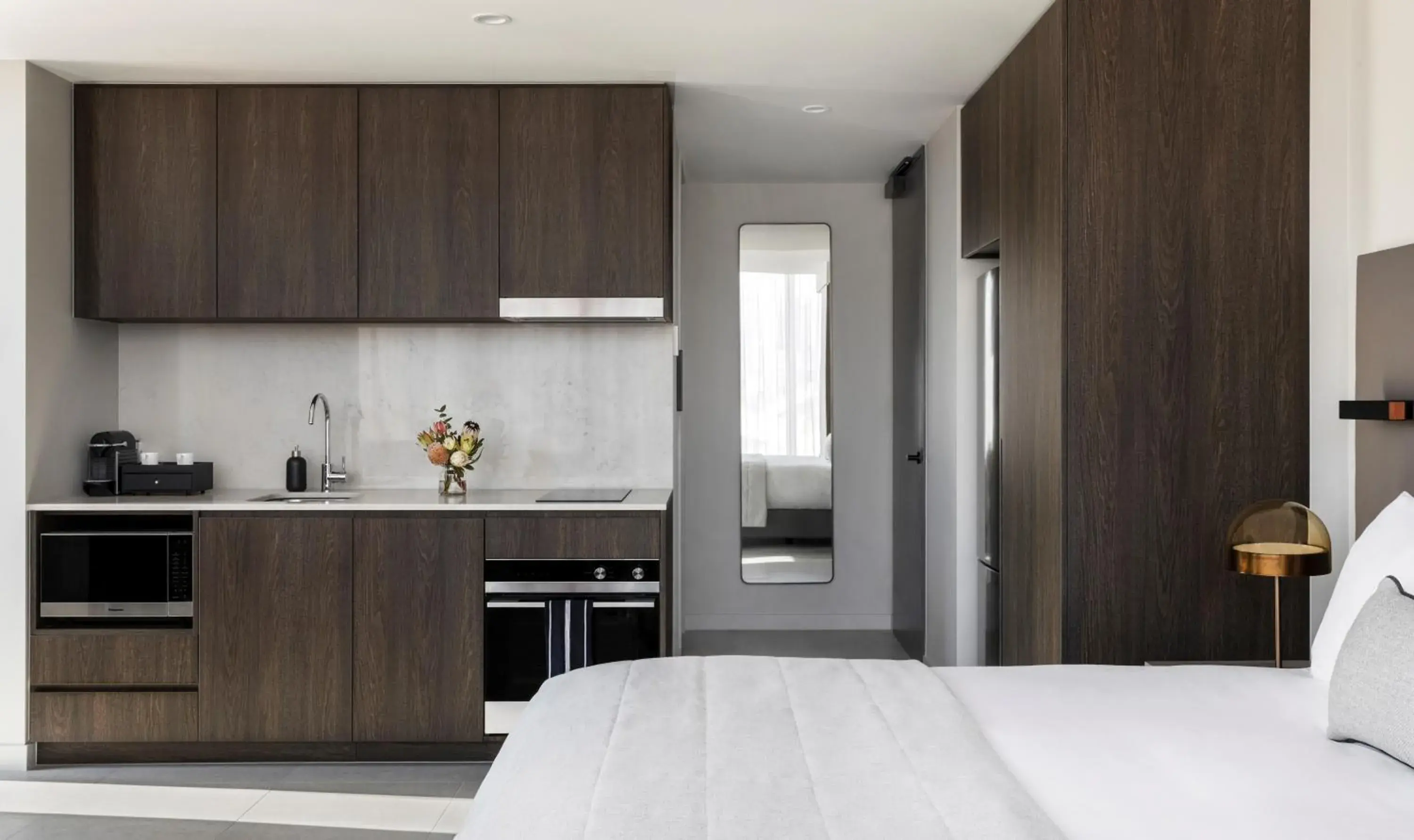 Kitchen or kitchenette, Bed in Oakwood Premier Melbourne Kitchen or kitchenette, Bed in Oakwood Premier Melbourne