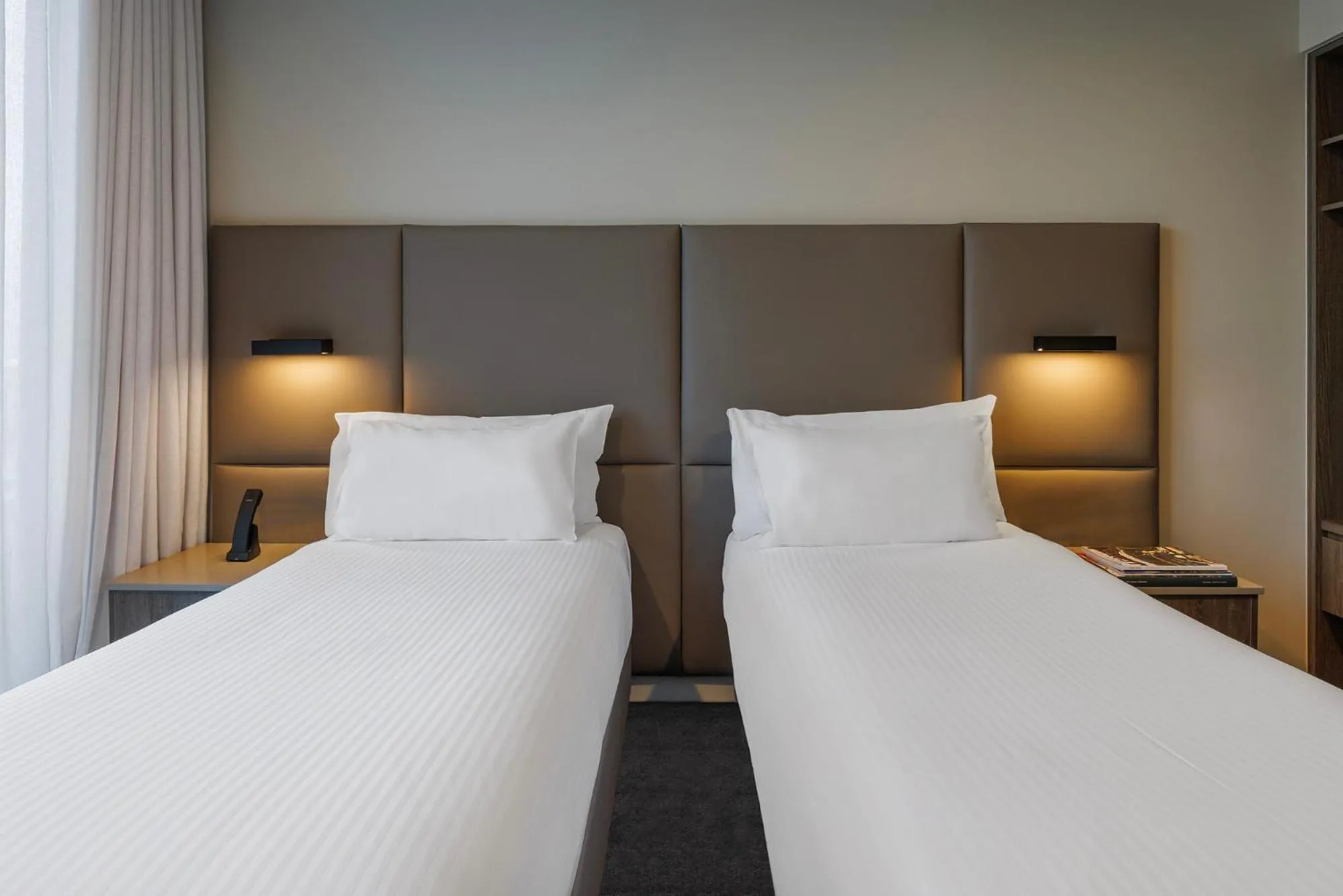 Bed in Oakwood Premier Melbourne