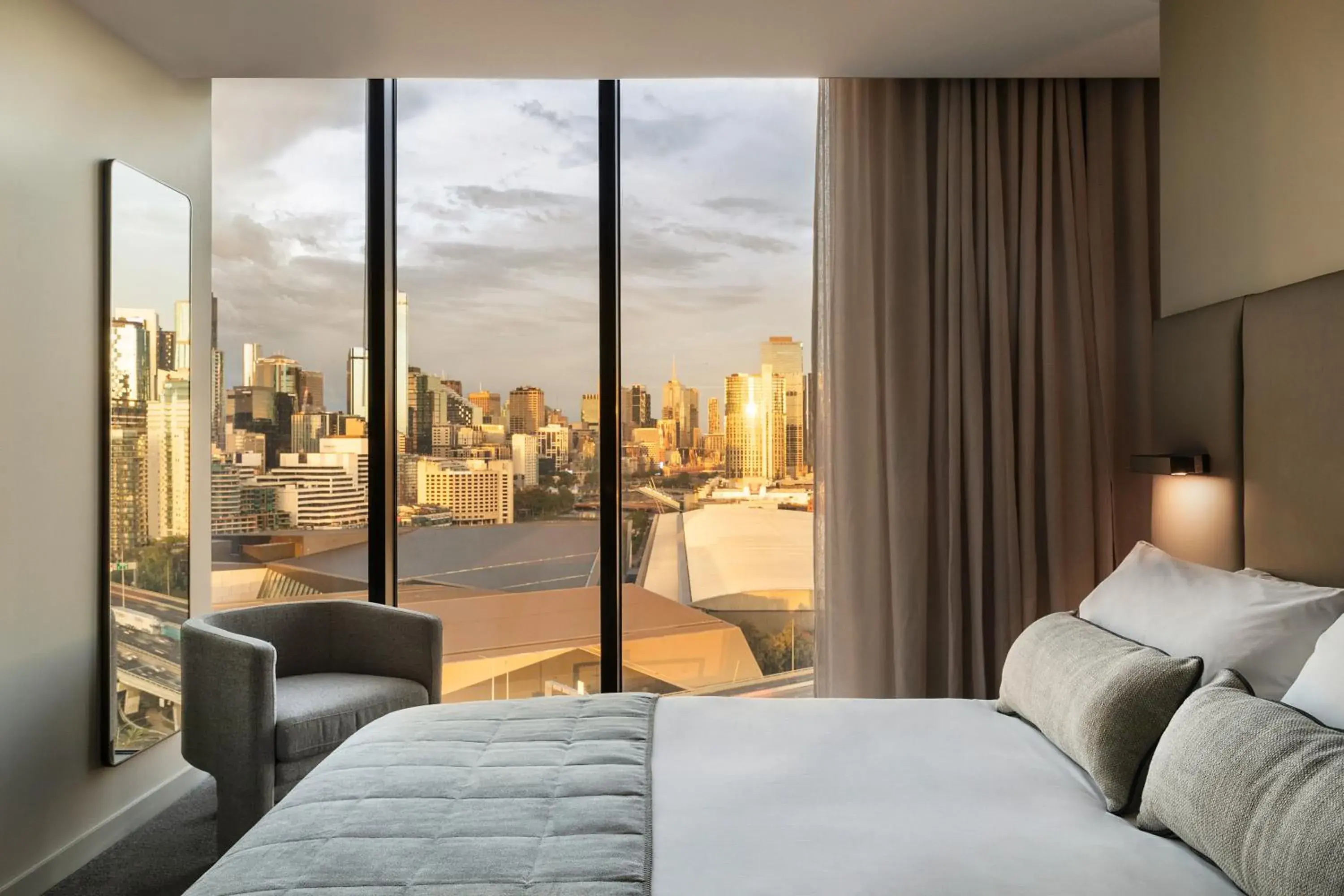 View (from property/room), Bed in Oakwood Premier Melbourne View (from property/room), Bed in Oakwood Premier Melbourne