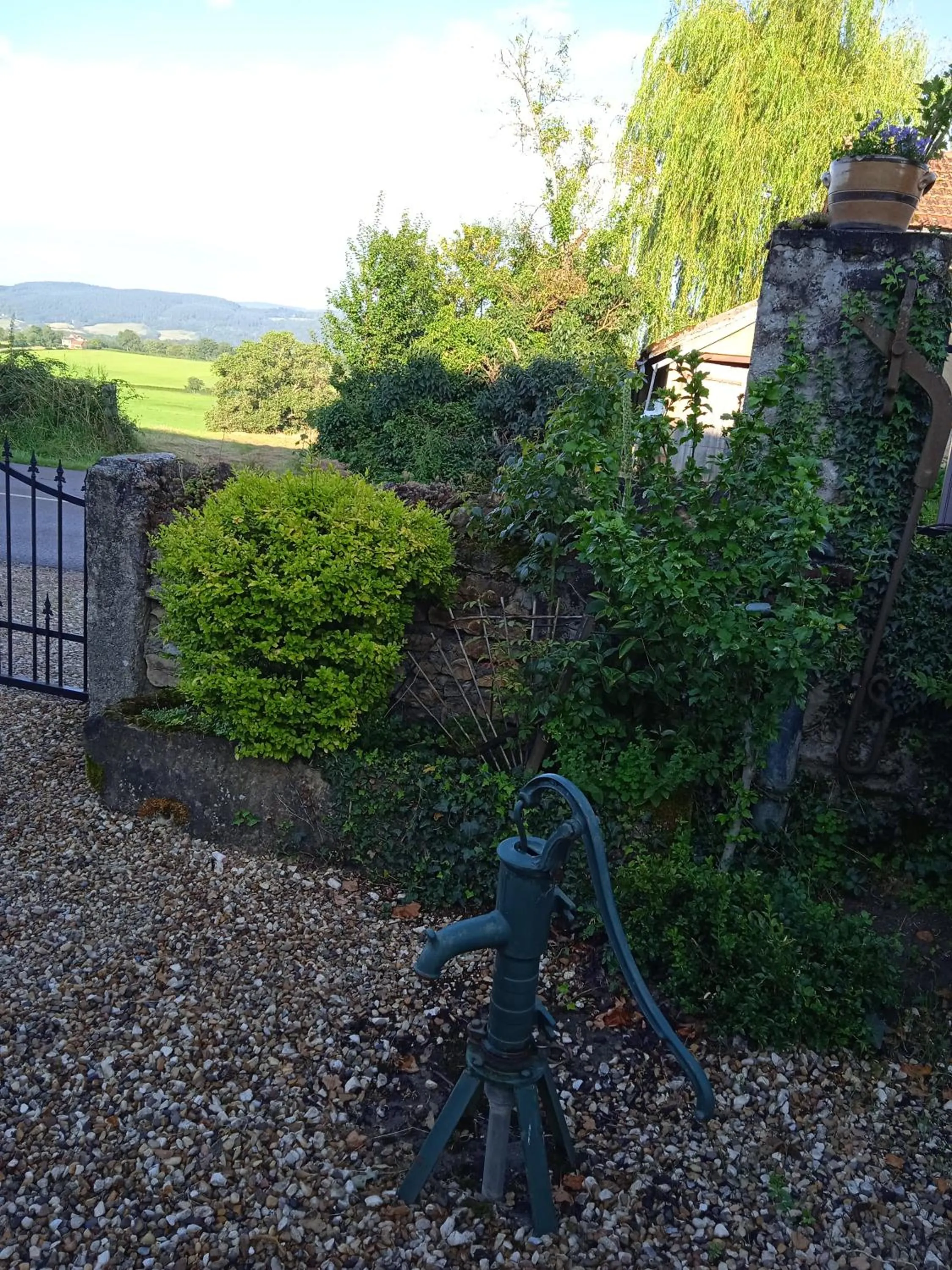 Facade/entrance in La Lisière du Morvan