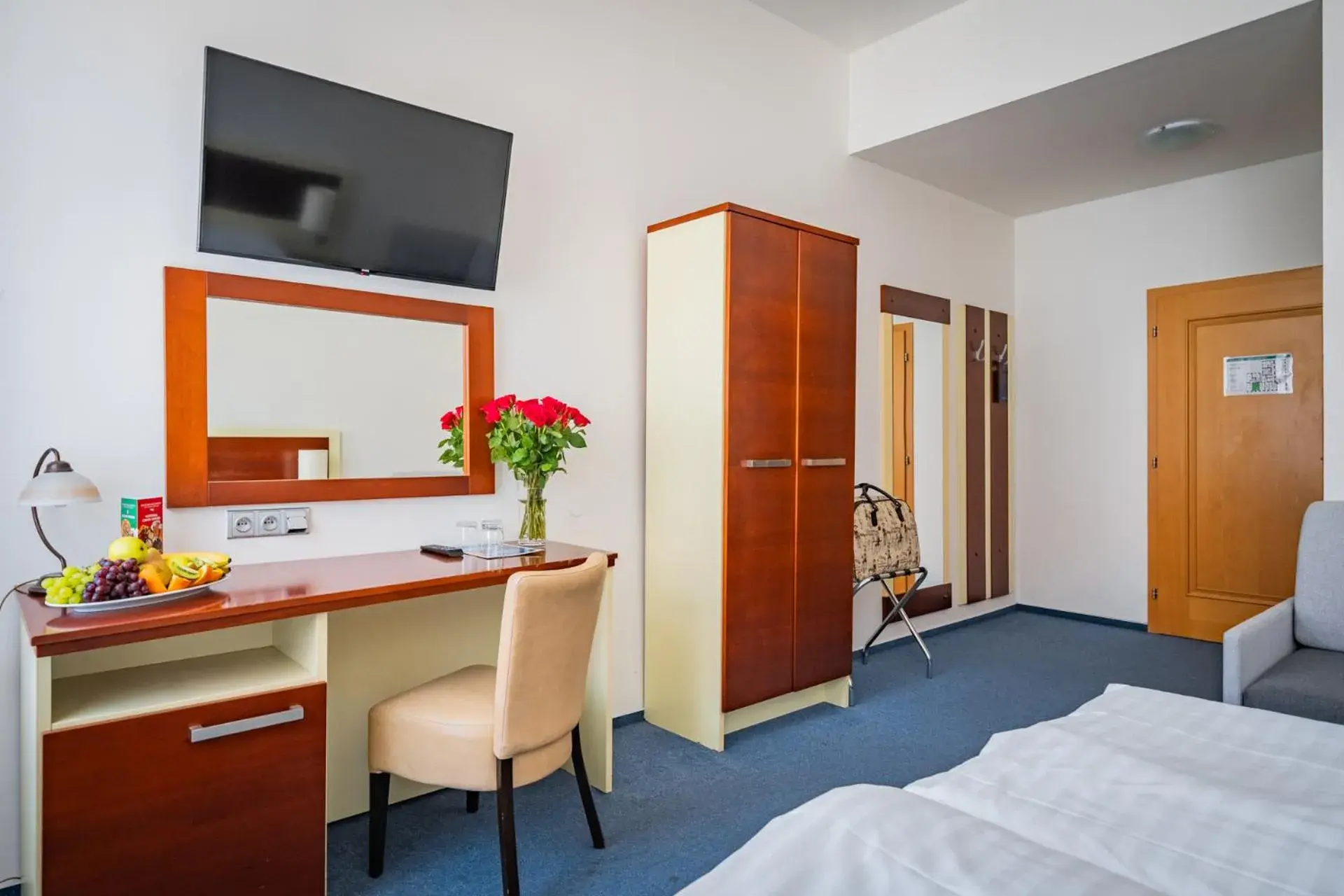 TV and multimedia, Bed in Hotel Atos TV and multimedia, Bed in Hotel Atos