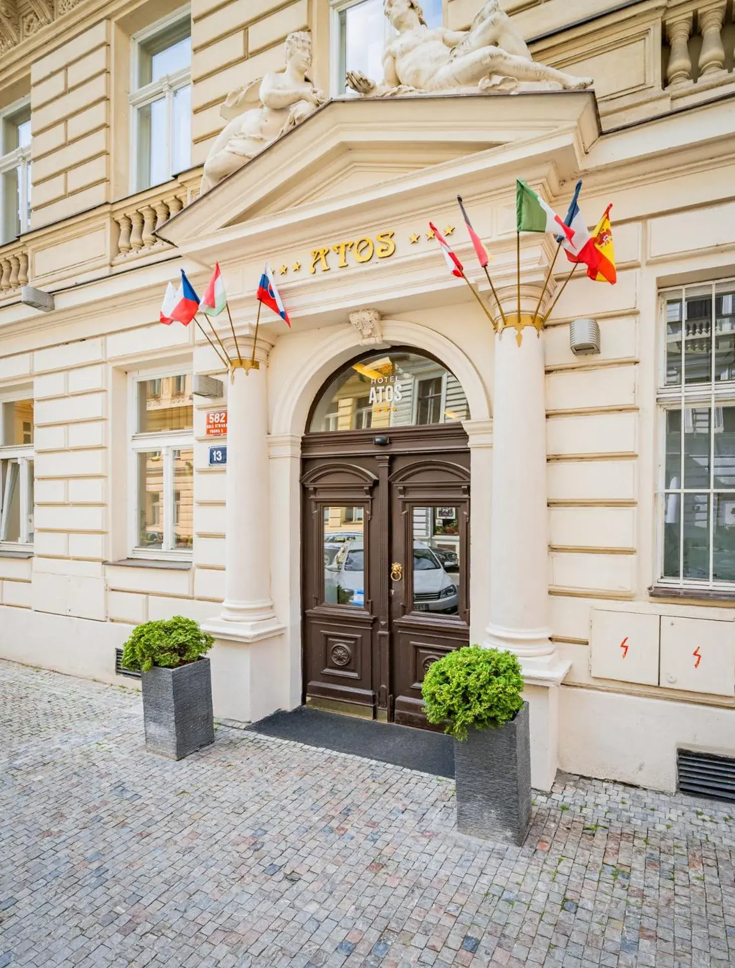 Facade/entrance in Hotel Atos Facade/entrance in Hotel Atos
