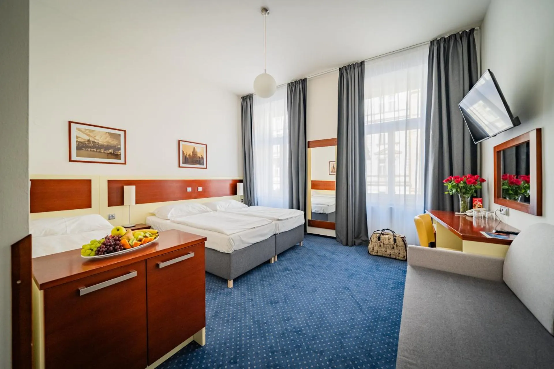 TV and multimedia, Bed in Hotel Atos