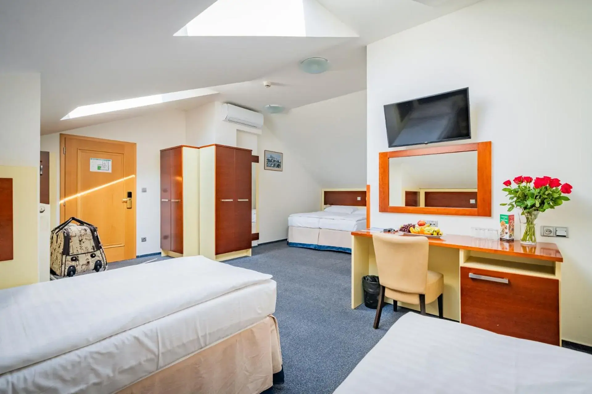 Quadruple Room in Hotel Atos Quadruple Room in Hotel Atos