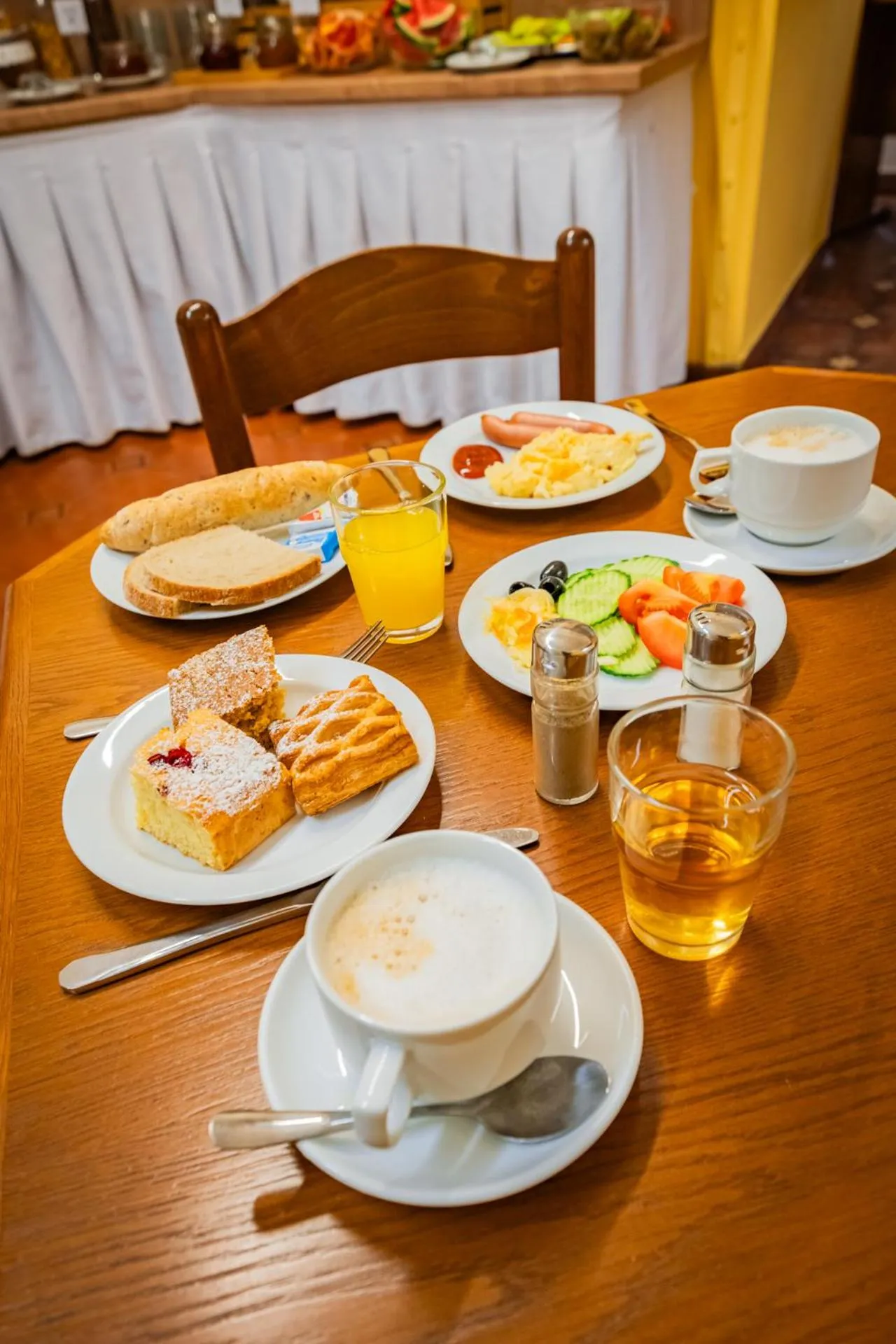 Buffet breakfast in Hotel Atos