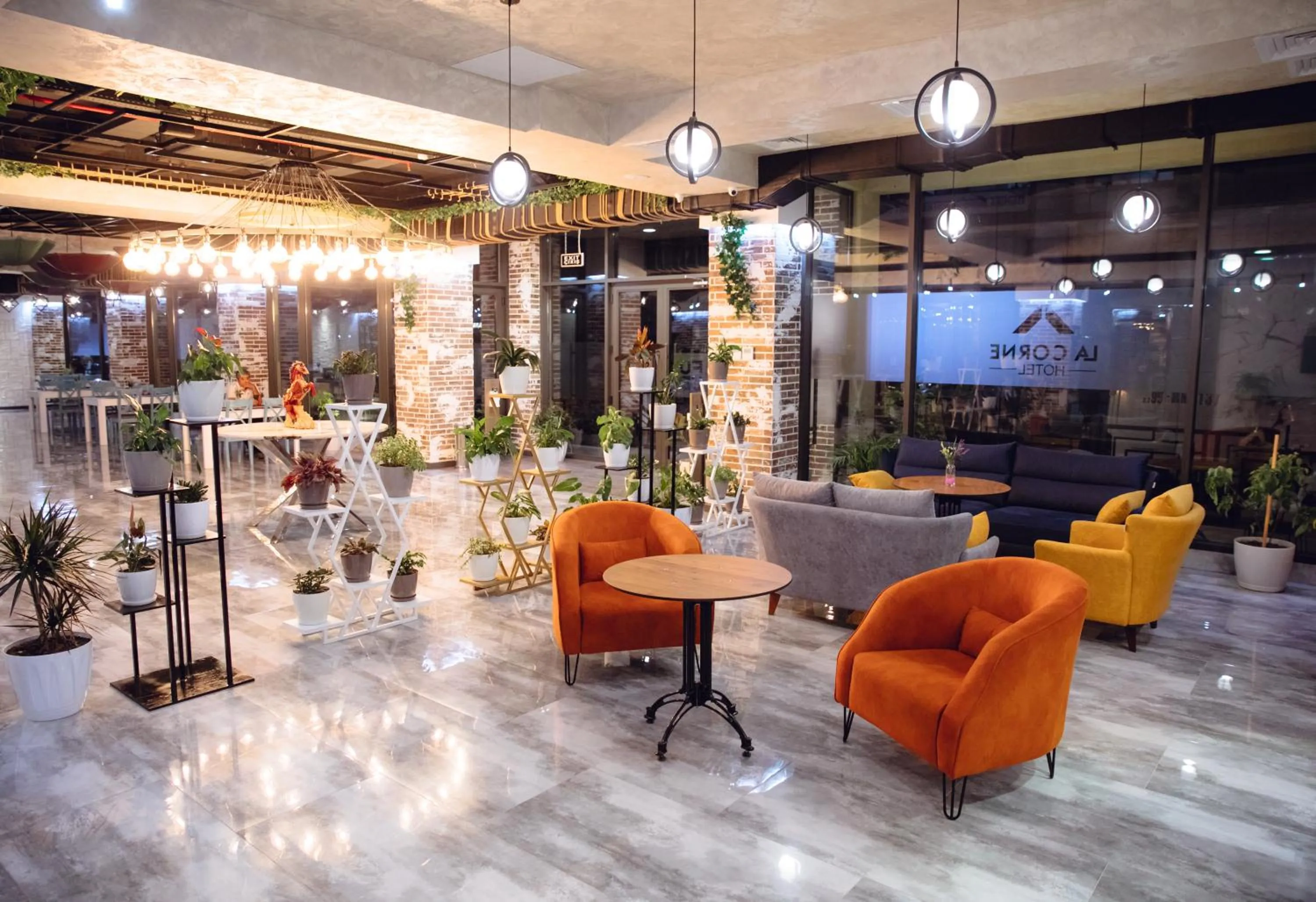 Restaurant/places to eat in La Corne Hotel Baku