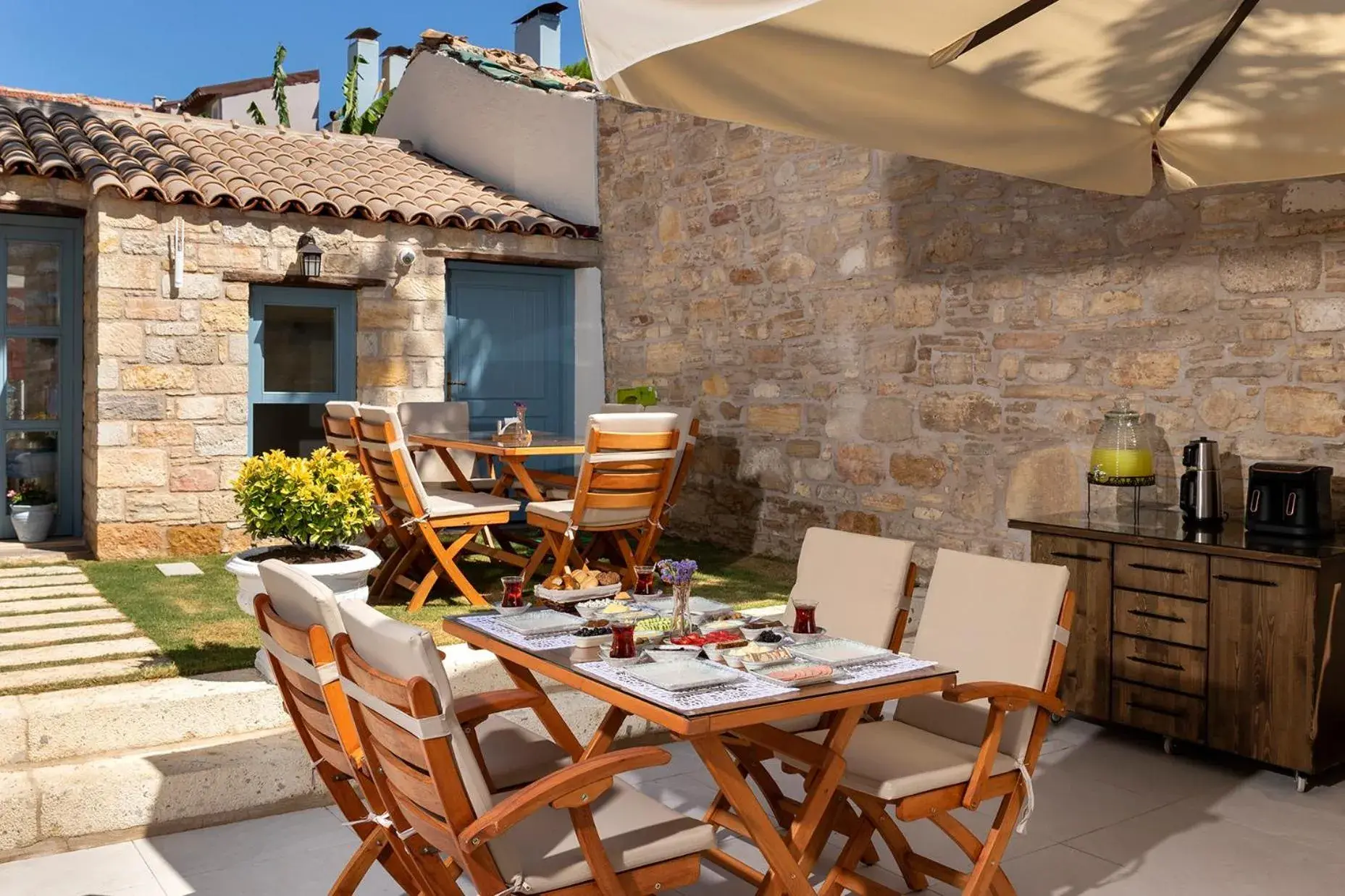 Restaurant/places to eat in EFLIN HAUS Historical Place & Monument Restaurant/places to eat in EFLIN HAUS Historical Place & Monument