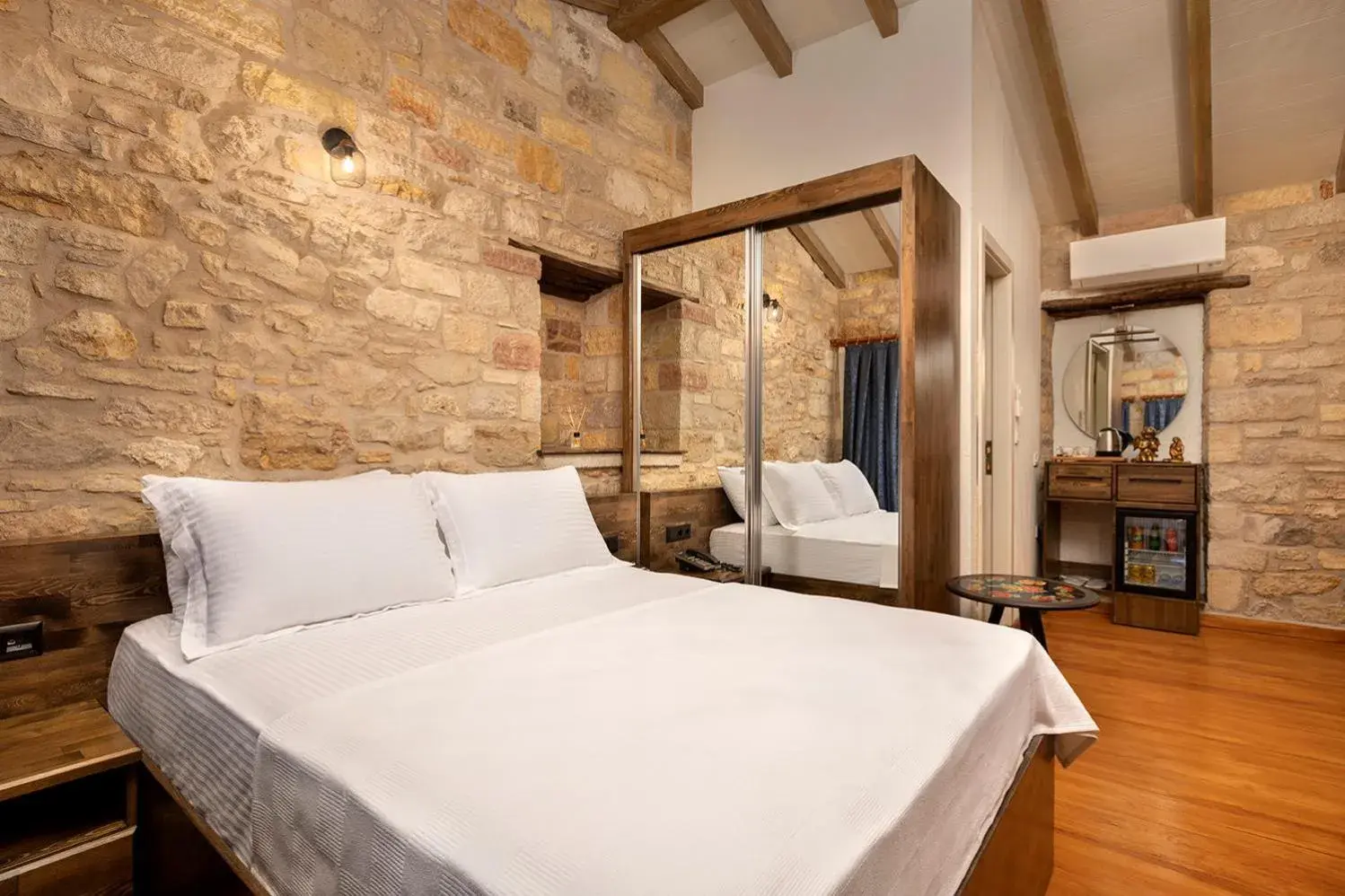 Bed in EFLIN HAUS Historical Place & Monument Bed in EFLIN HAUS Historical Place & Monument