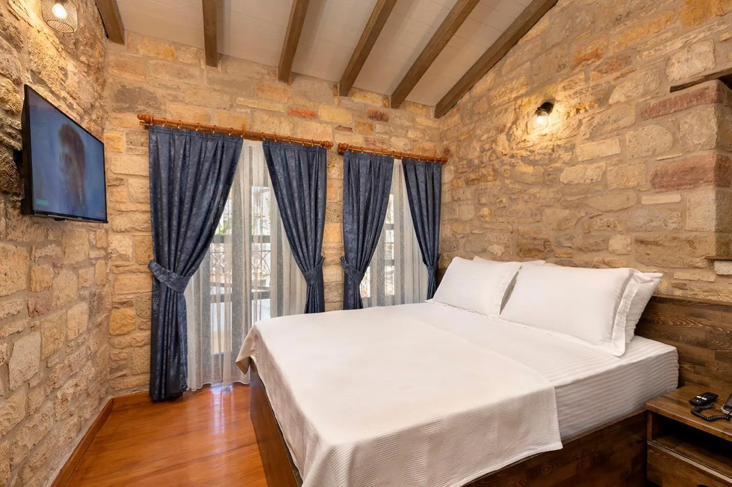 Bed in EFLIN HAUS Historical Place & Monument