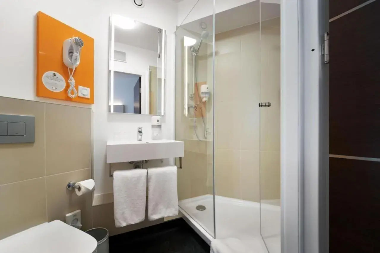 Twin Room in B&B Hotel Lublin Centrum Twin Room in B&B Hotel Lublin Centrum
